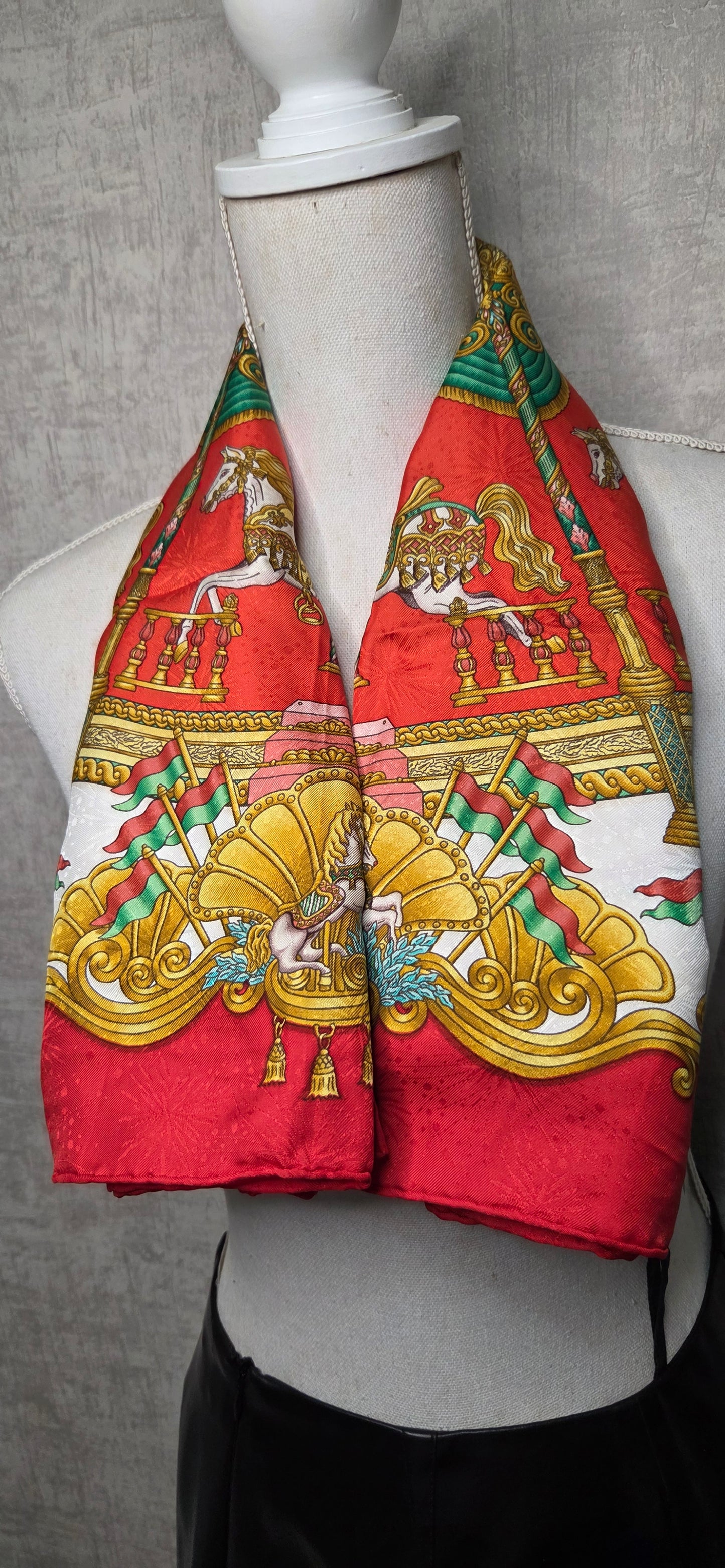 Carré Hermès en twill de soie "Luna Park "