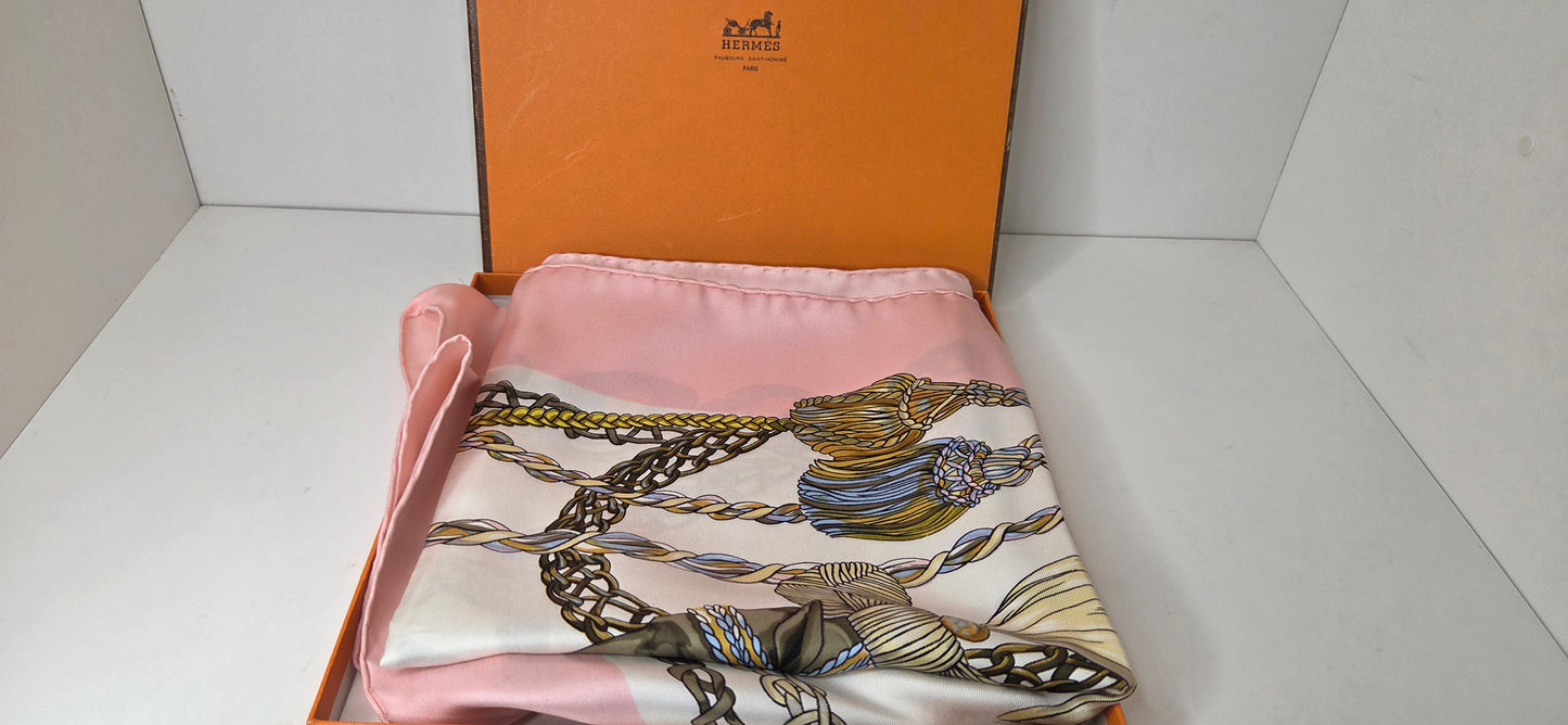 Carré Hermès en twill de soie "Le Timbalier "