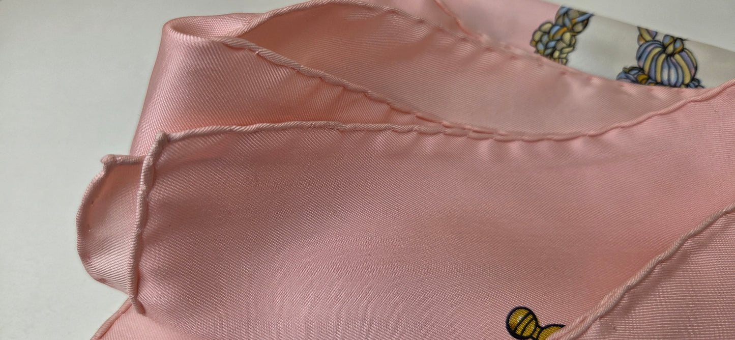 Carré Hermès en twill de soie "Le Timbalier "
