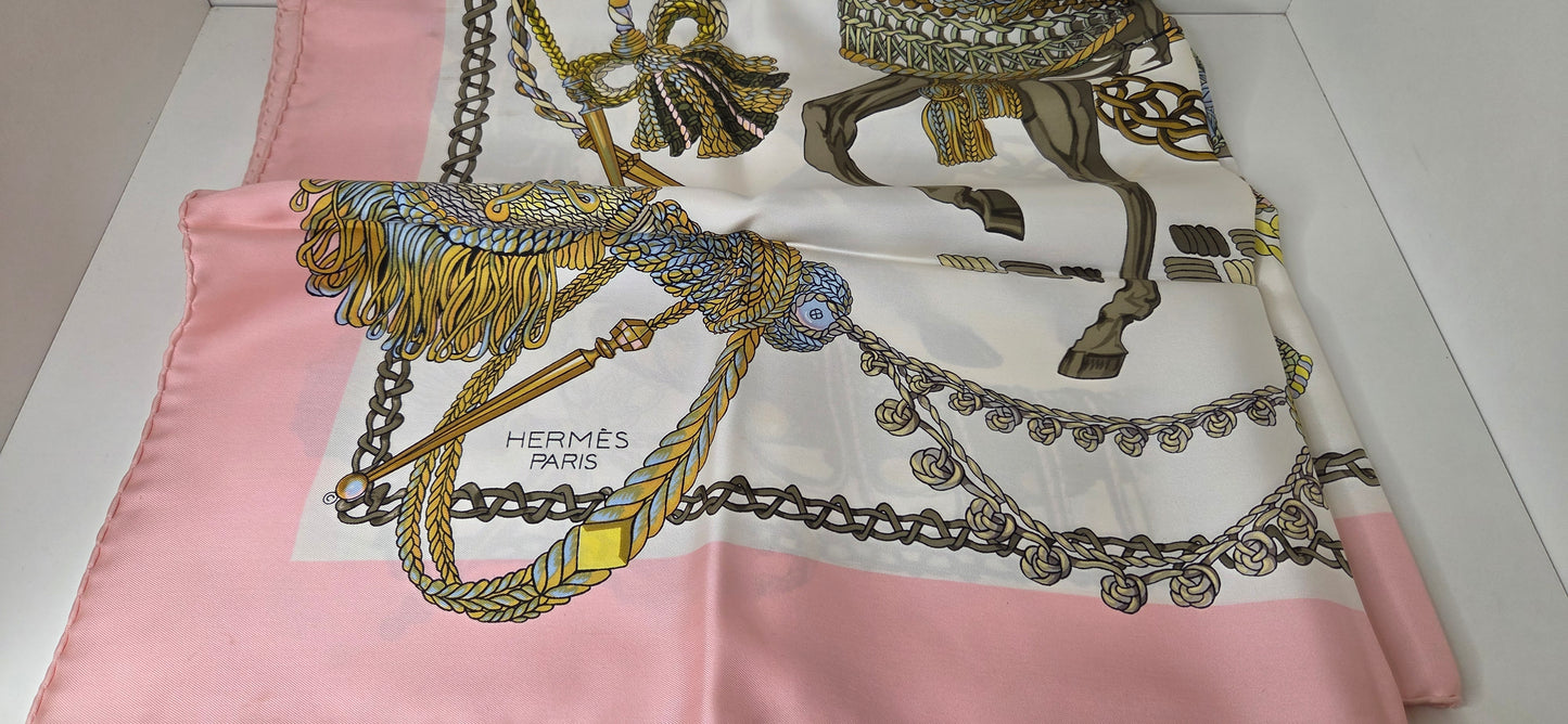 Carré Hermès en twill de soie "Le Timbalier "