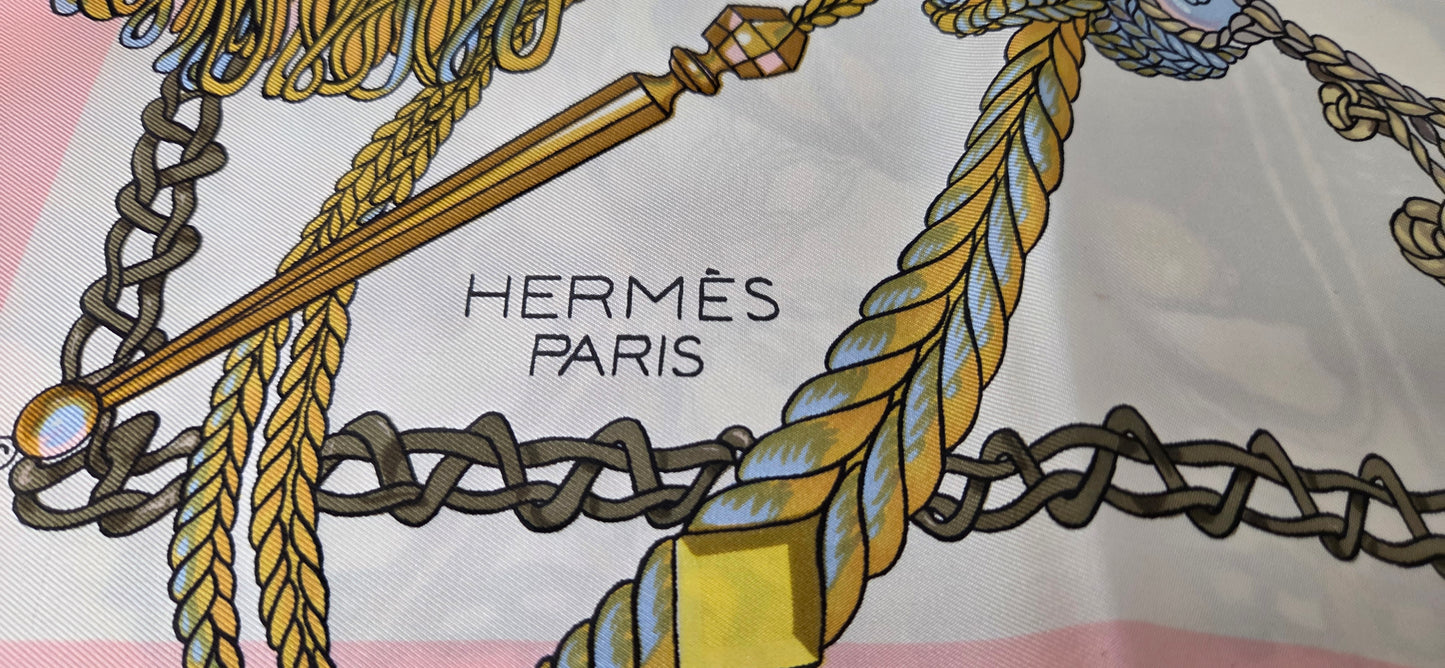 Carré Hermès en twill de soie "Le Timbalier "