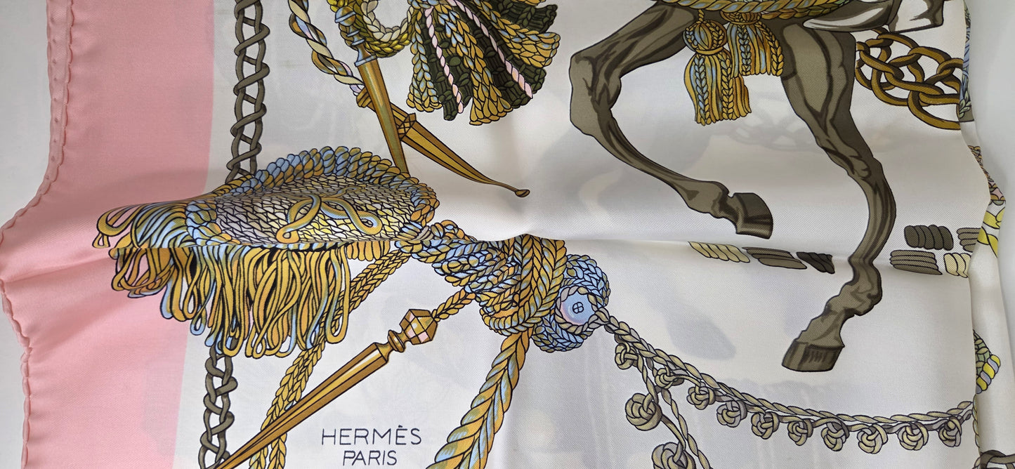 Carré Hermès en twill de soie "Le Timbalier "