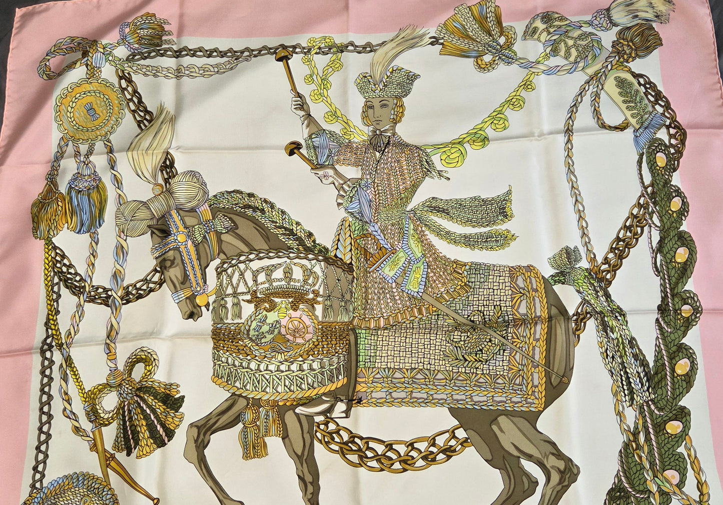 Carré Hermès en twill de soie "Le Timbalier "