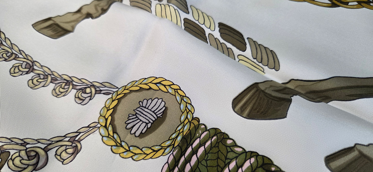 Carré Hermès en twill de soie "Le Timbalier "