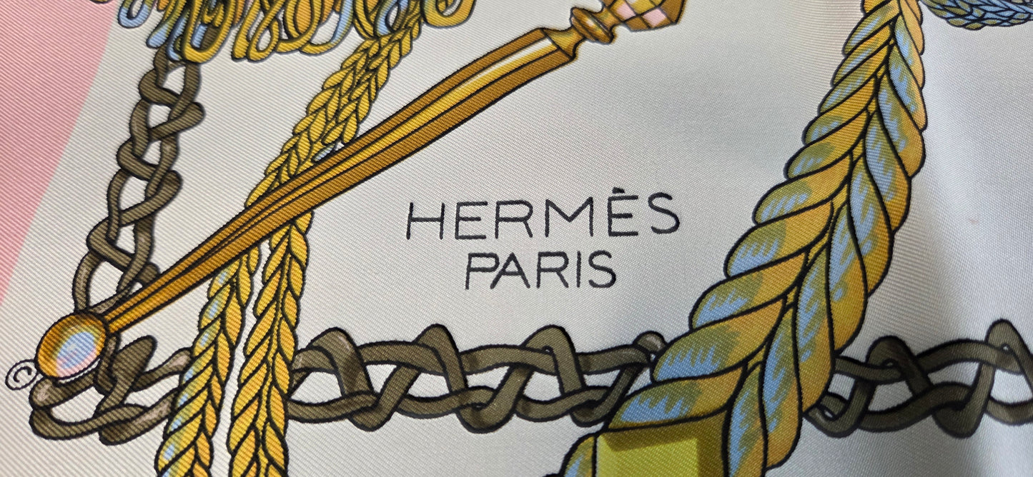 Carré Hermès en twill de soie "Le Timbalier "