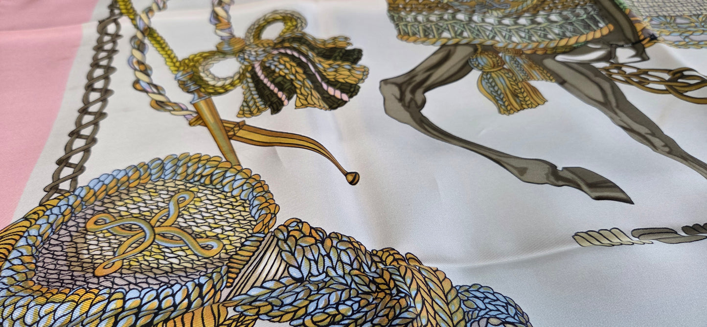 Carré Hermès en twill de soie "Le Timbalier "