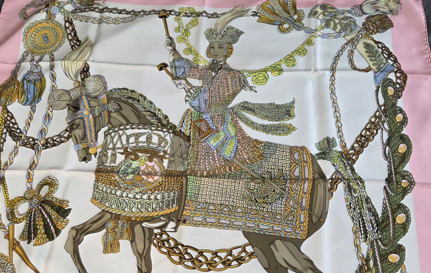 Carré Hermès en twill de soie "Le Timbalier "