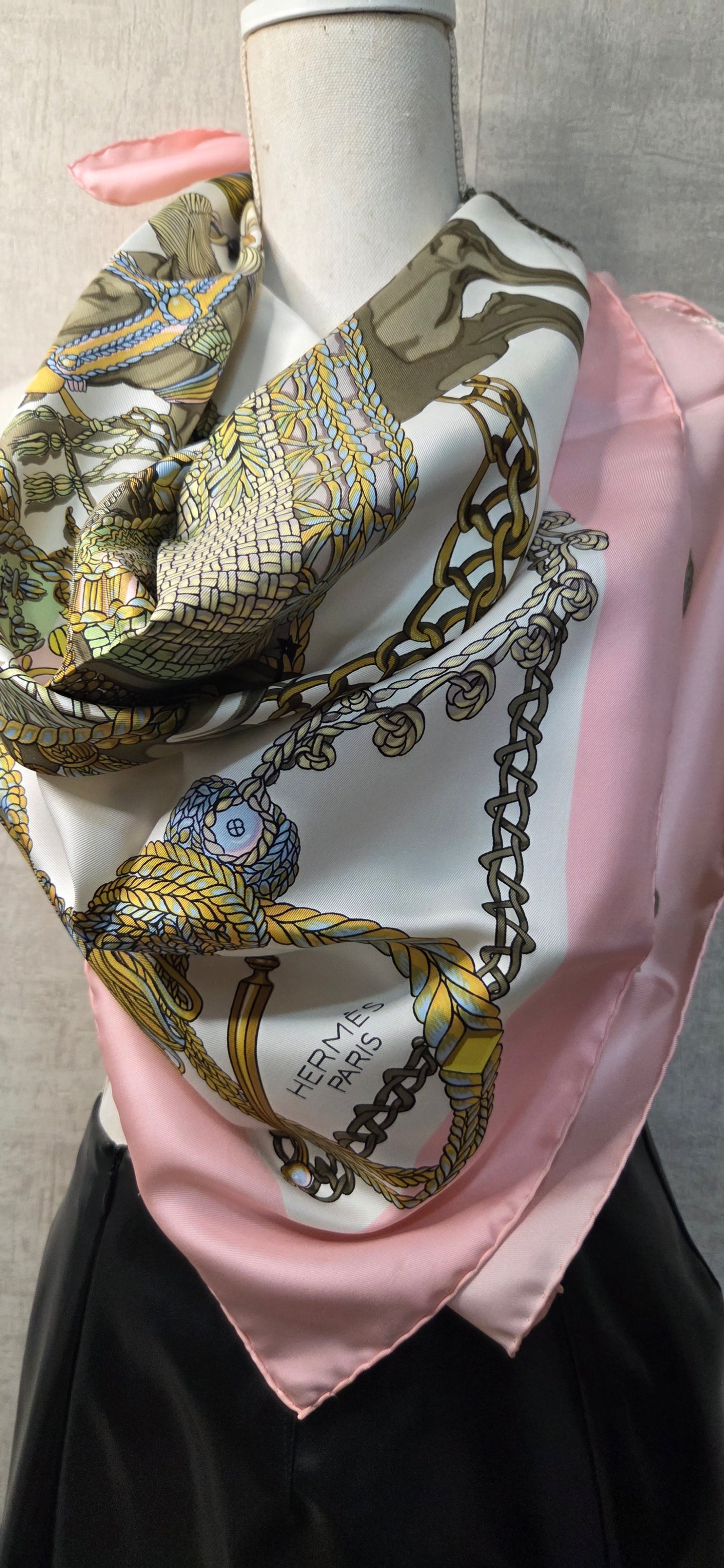 Carré Hermès en twill de soie "Le Timbalier "