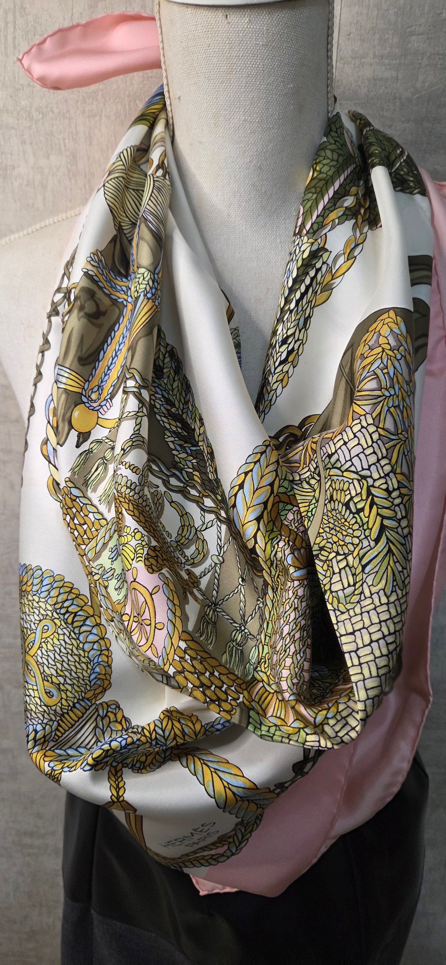 Carré Hermès en twill de soie "Le Timbalier "