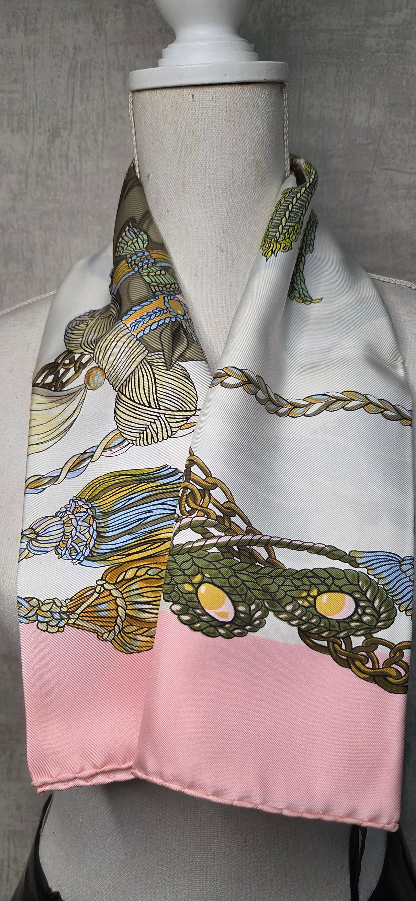 Carré Hermès en twill de soie "Le Timbalier "