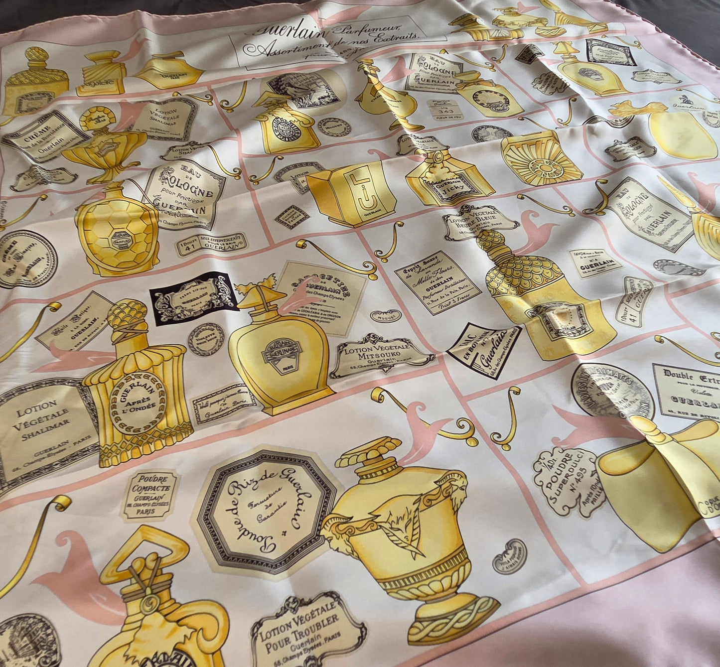Carré Guerlain en twill de soie