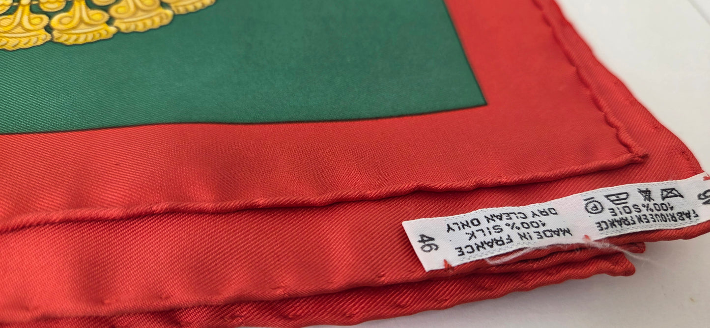 Carré Hermès en twill de soie "Kosmima "