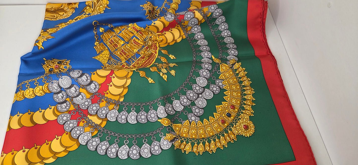 Carré Hermès en twill de soie "Kosmima "