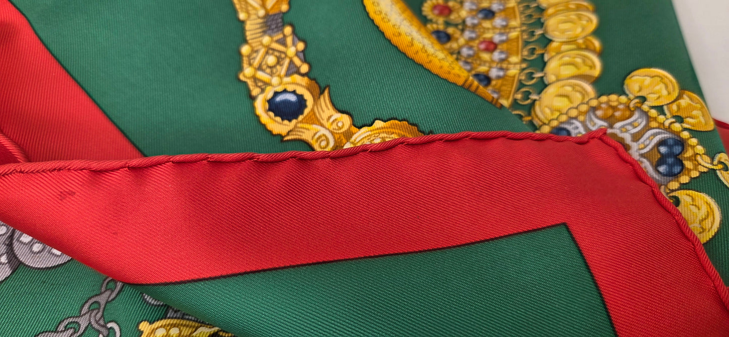 Carré Hermès en twill de soie "Kosmima "