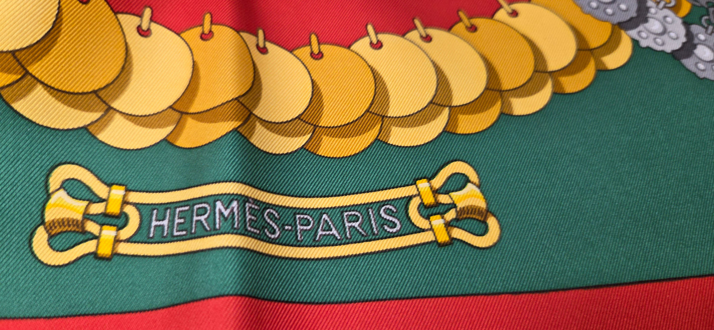 Carré Hermès en twill de soie "Kosmima "