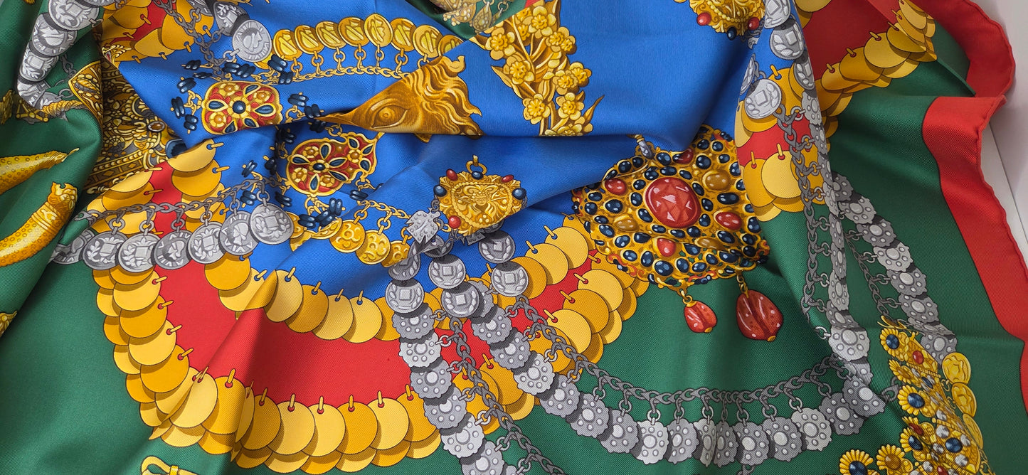 Carré Hermès en twill de soie "Kosmima "