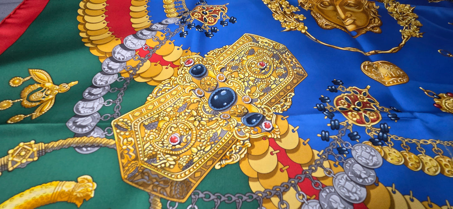 Carré Hermès en twill de soie "Kosmima "