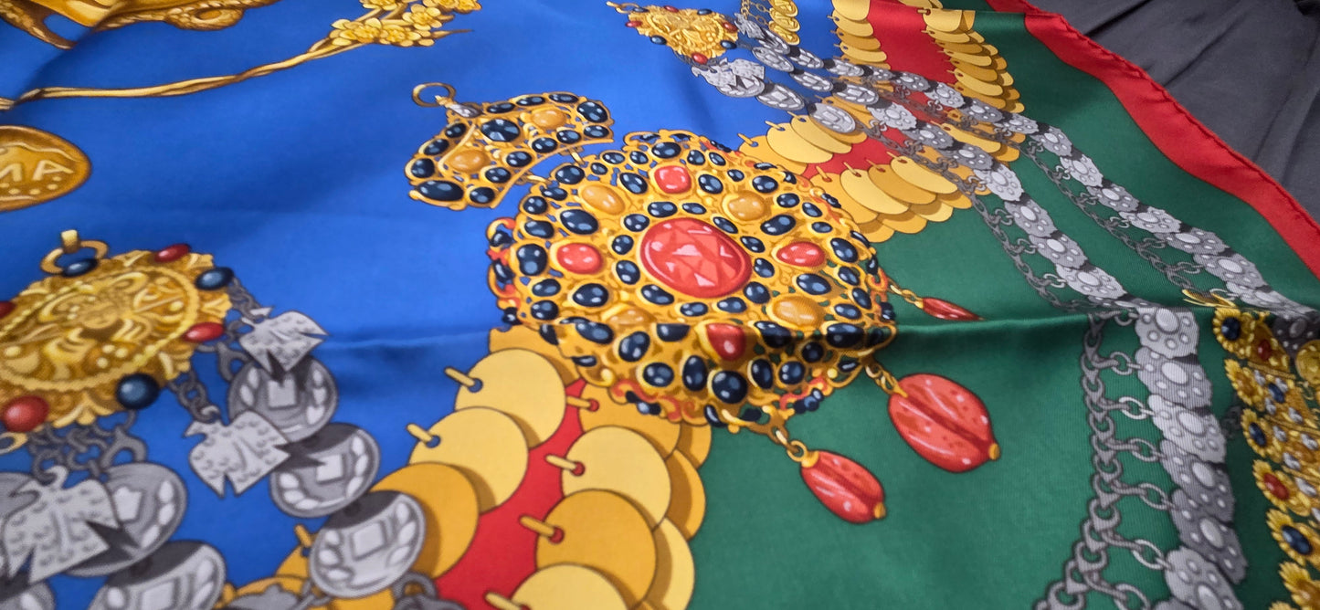 Carré Hermès en twill de soie "Kosmima "