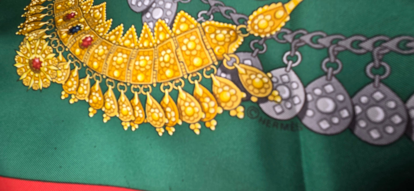 Carré Hermès en twill de soie "Kosmima "
