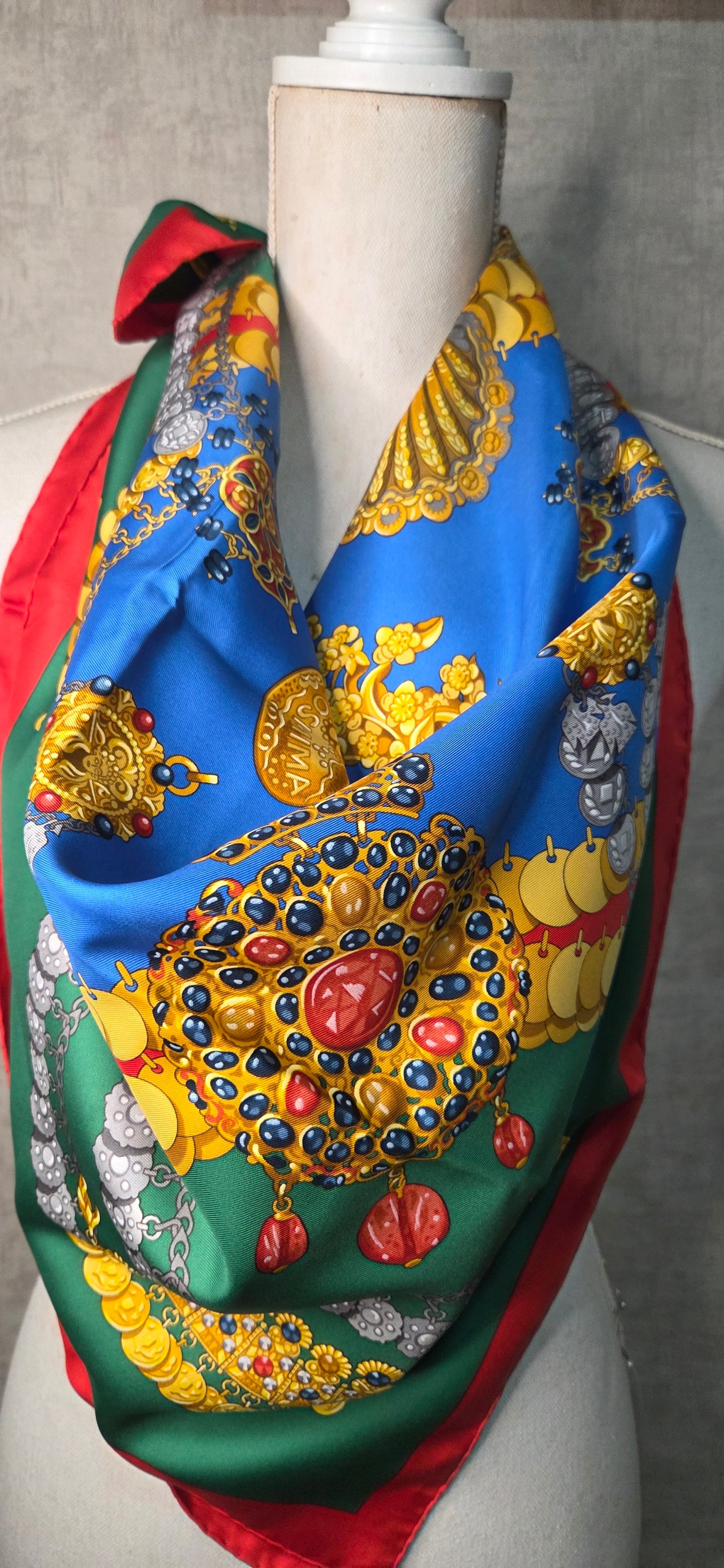 Carré Hermès en twill de soie "Kosmima "