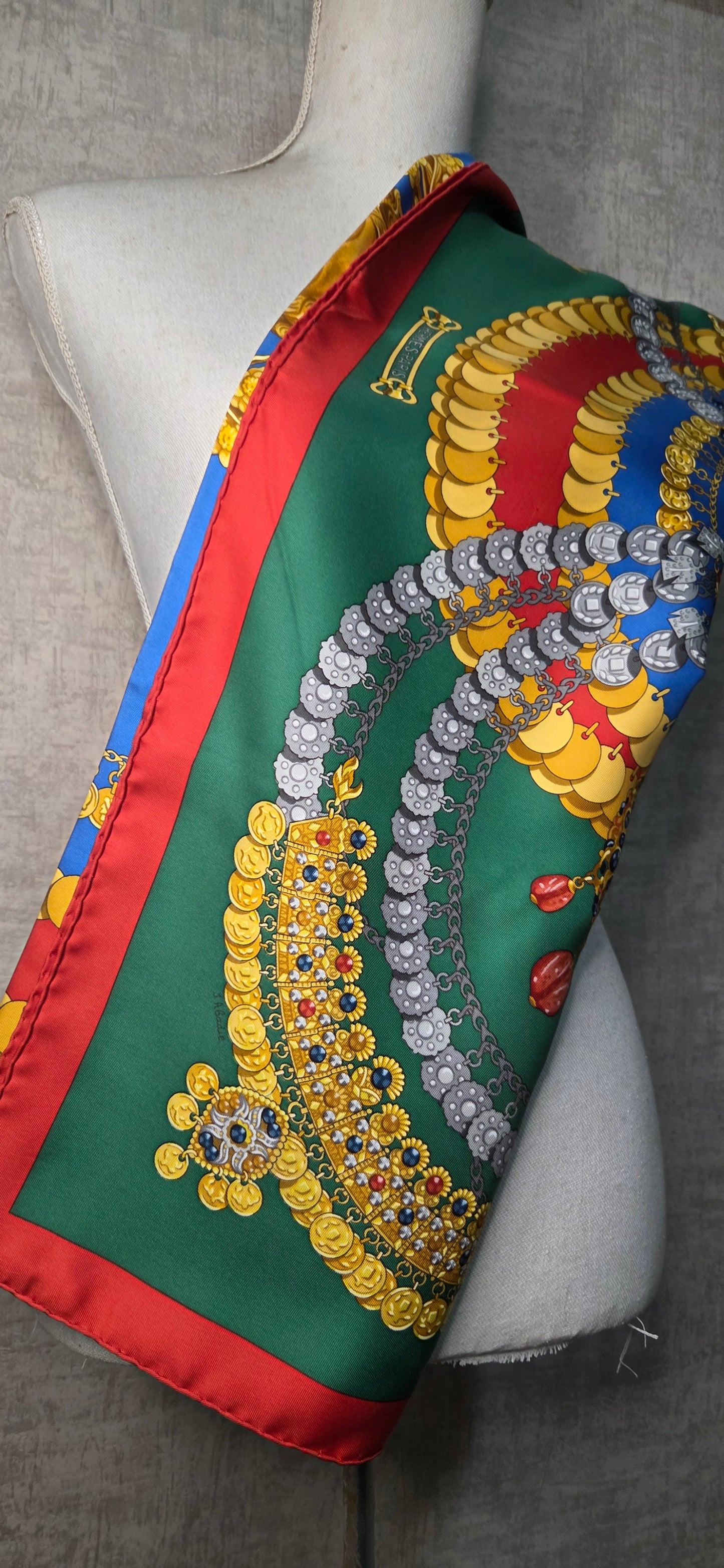 Carré Hermès en twill de soie "Kosmima "