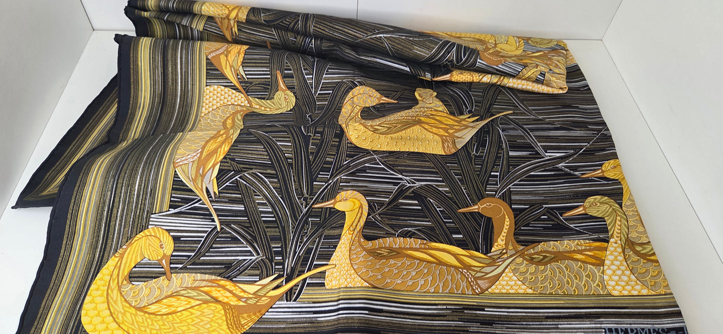Carré Hermès en twill de soie "Mare aux Canards "