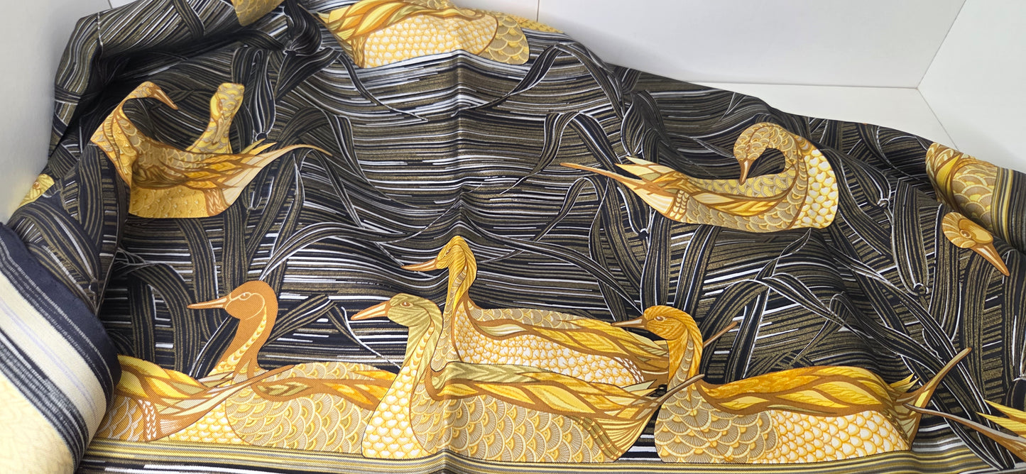 Carré Hermès en twill de soie "Mare aux Canards "