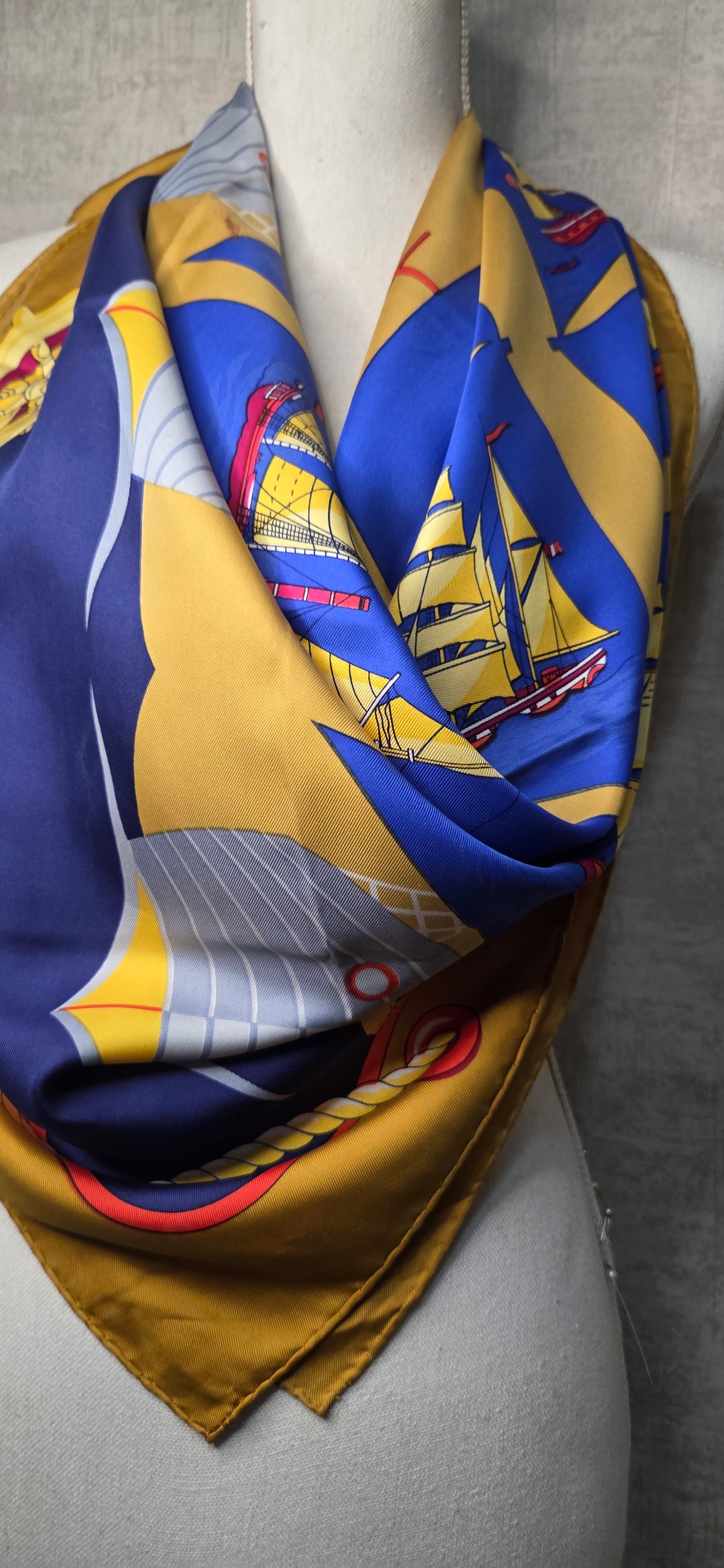Carré Hermès en twill de soie "Grand Largue"