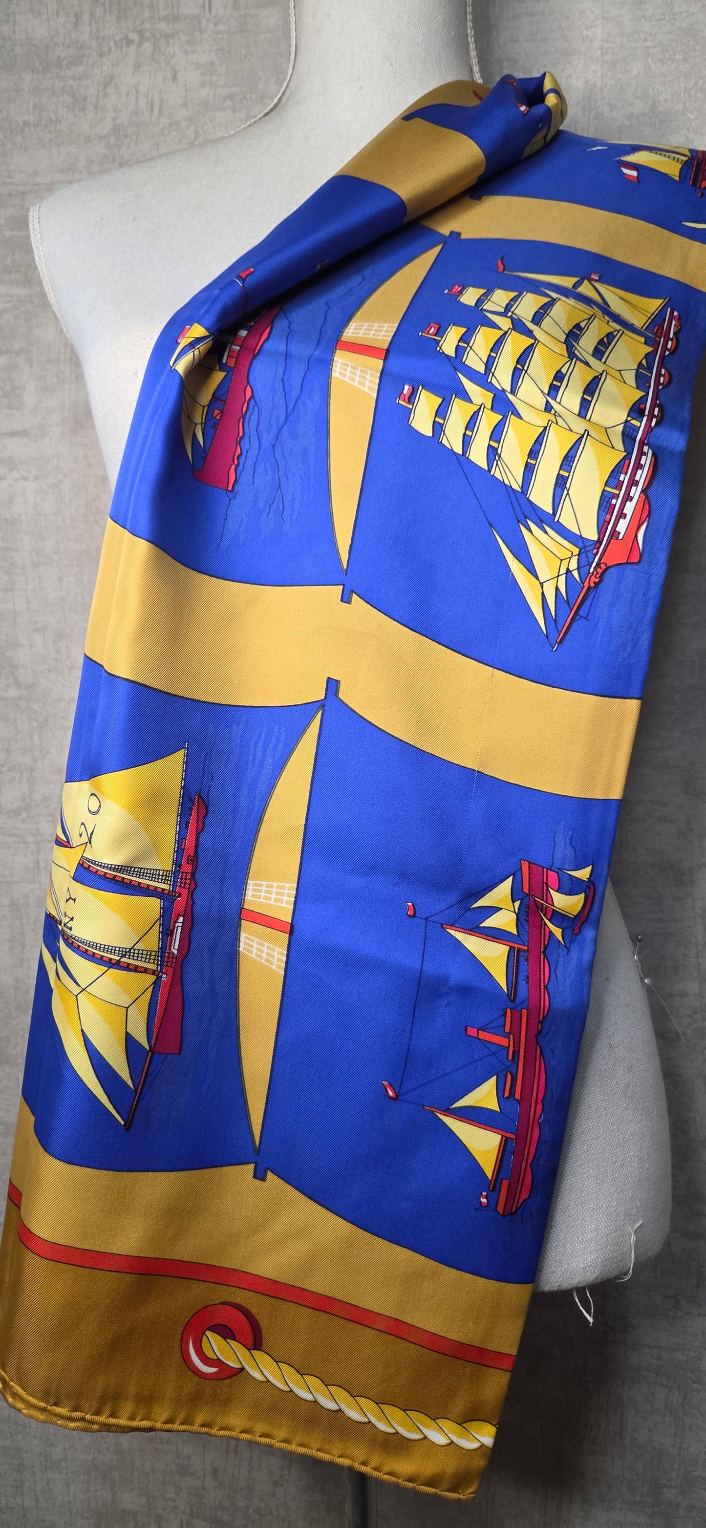 Carré Hermès en twill de soie "Grand Largue"