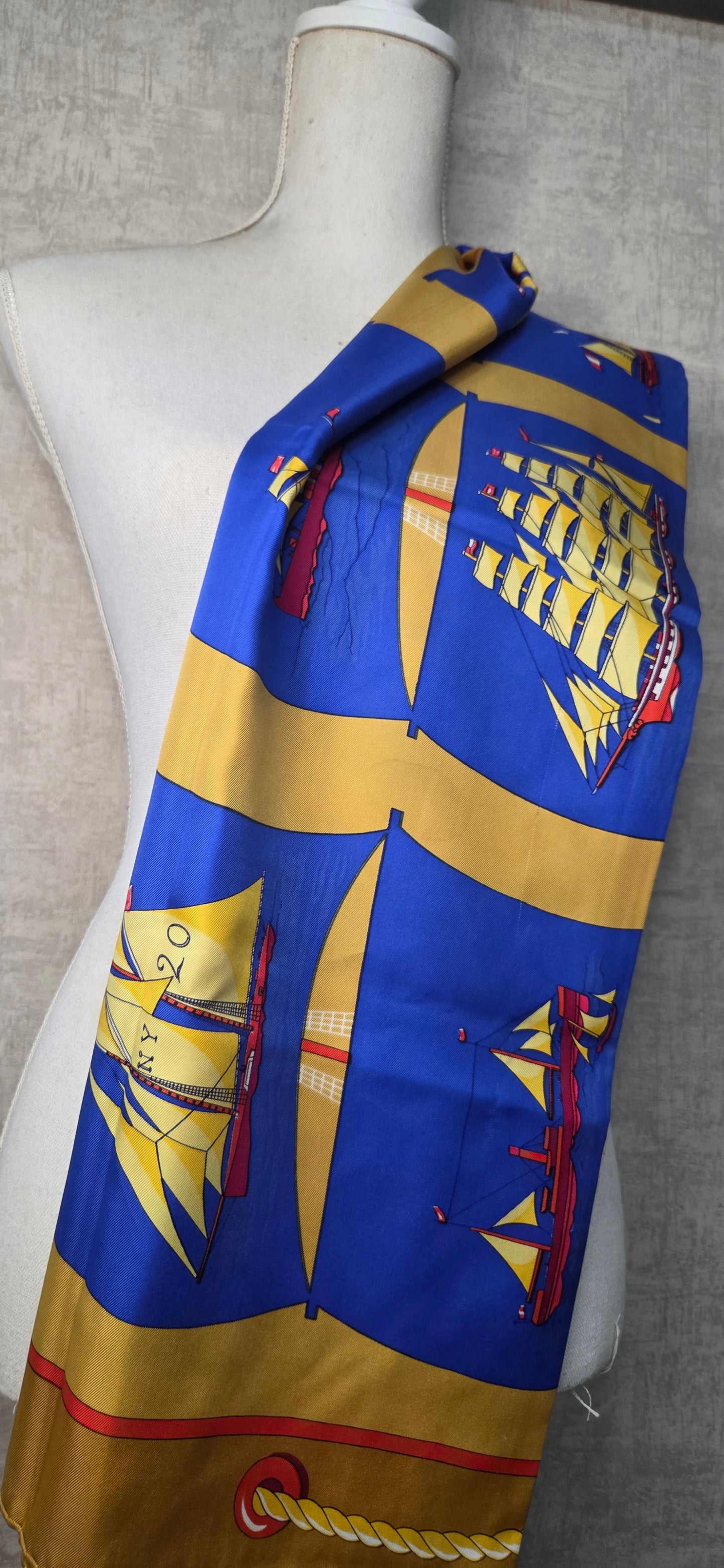 Carré Hermès en twill de soie "Grand Largue"