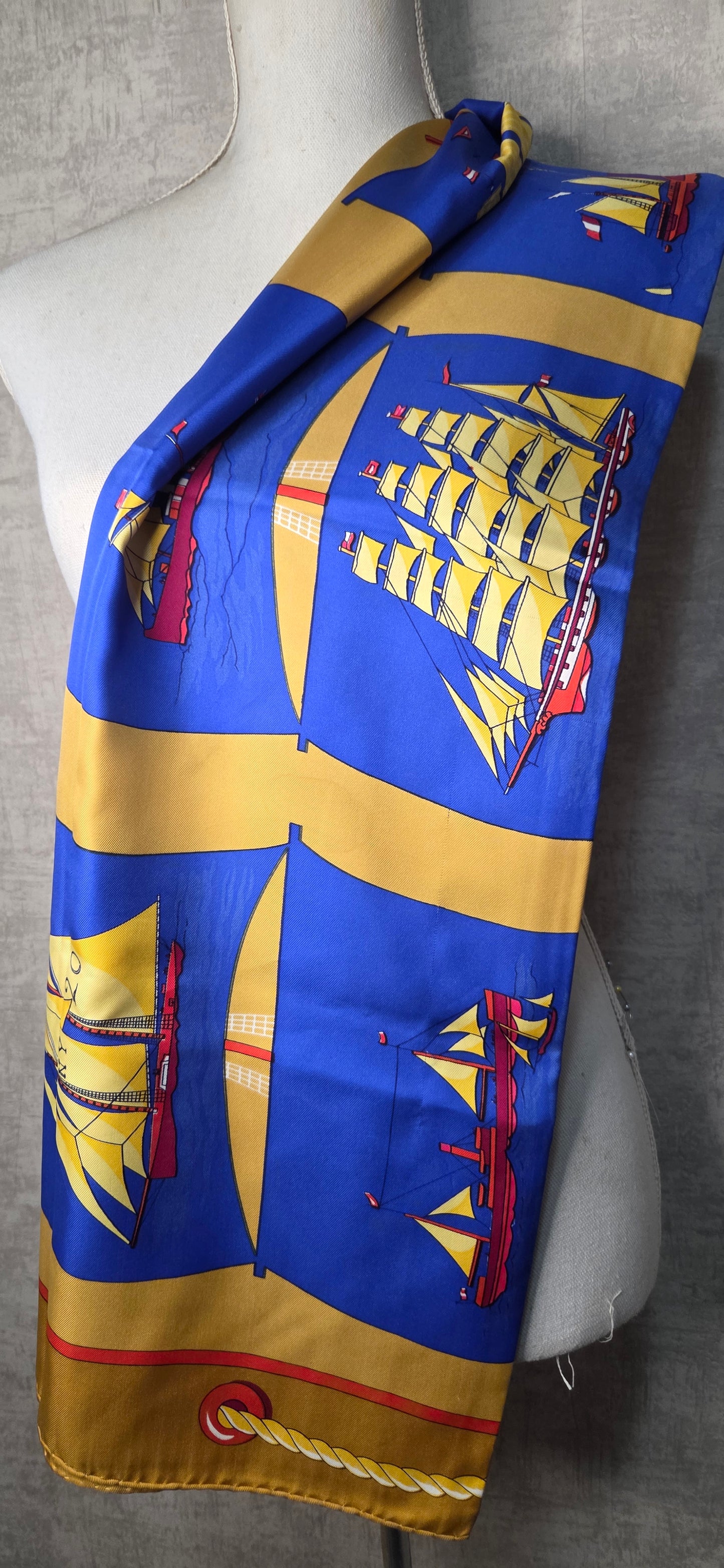 Carré Hermès en twill de soie "Grand Largue"