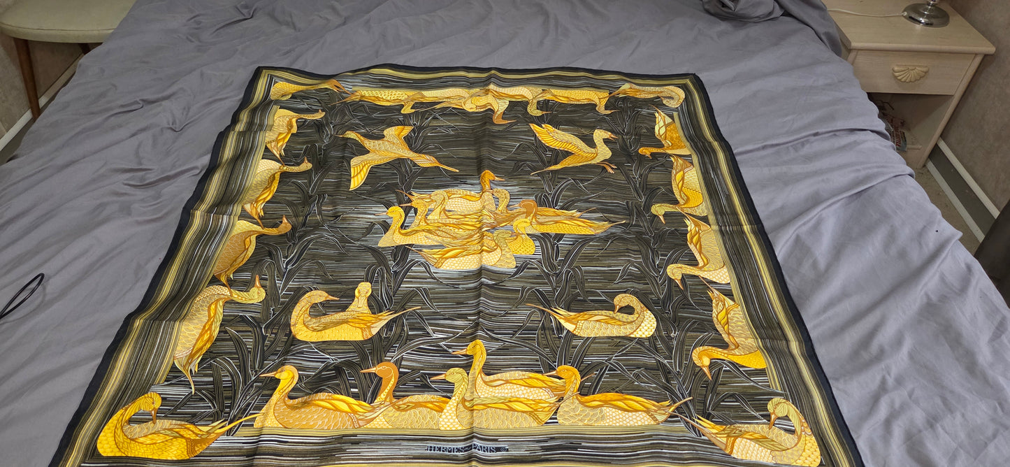 Carré Hermès en twill de soie "Mare aux Canards "