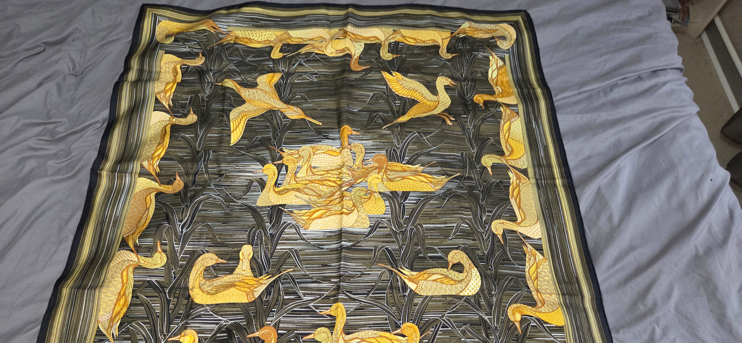 Carré Hermès en twill de soie "Mare aux Canards "