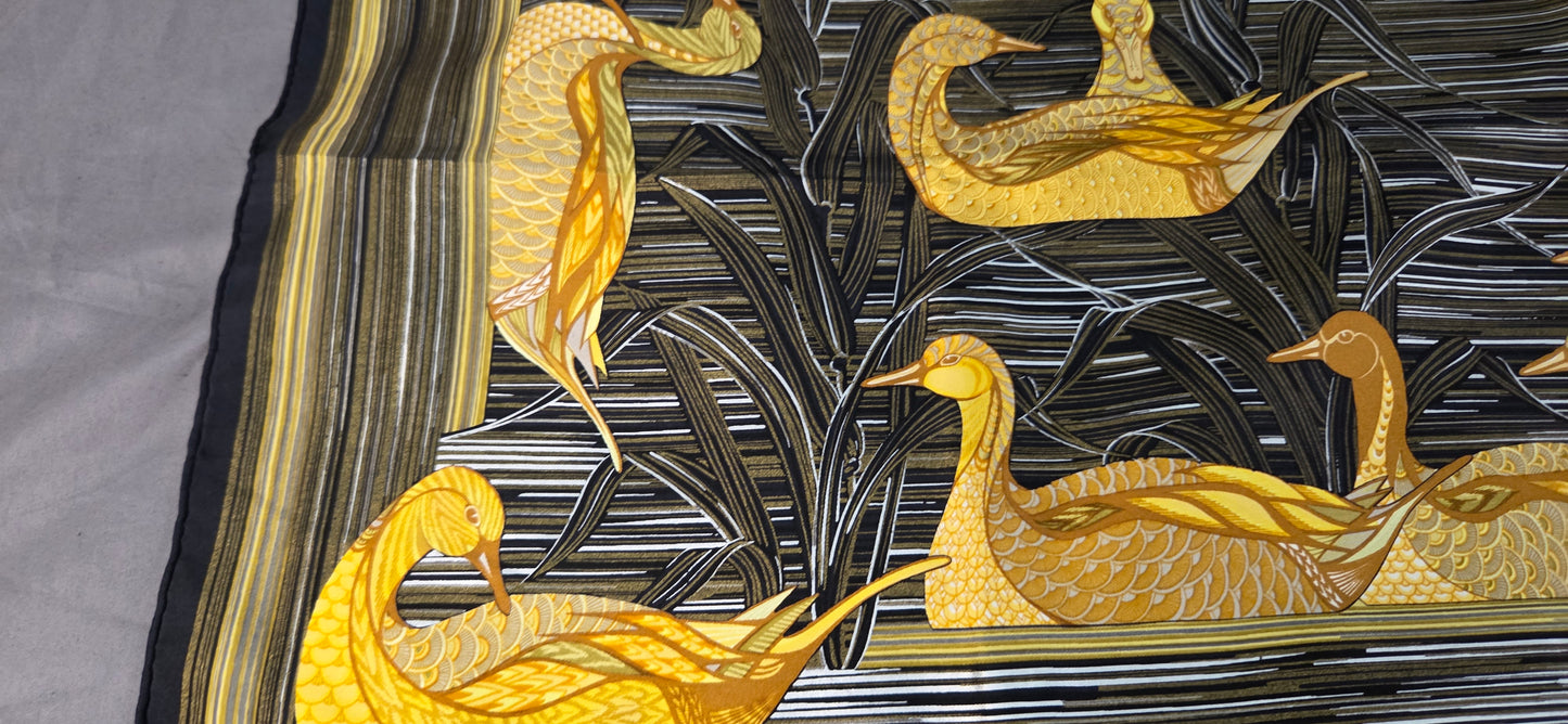 Carré Hermès en twill de soie "Mare aux Canards "