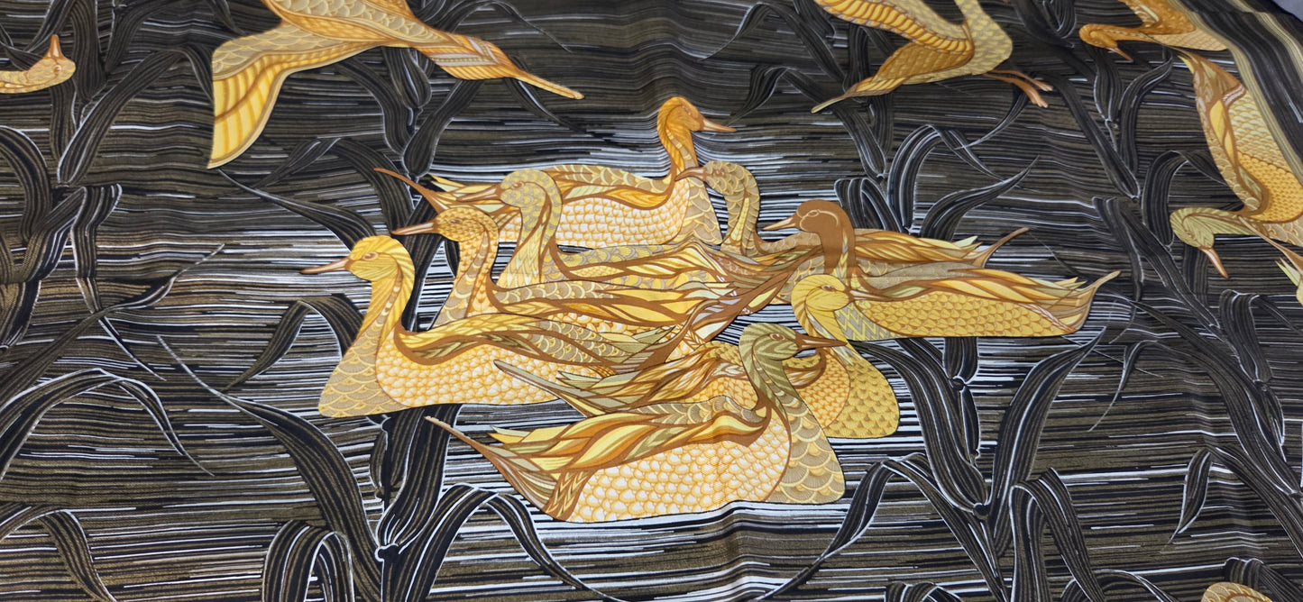 Carré Hermès en twill de soie "Mare aux Canards "