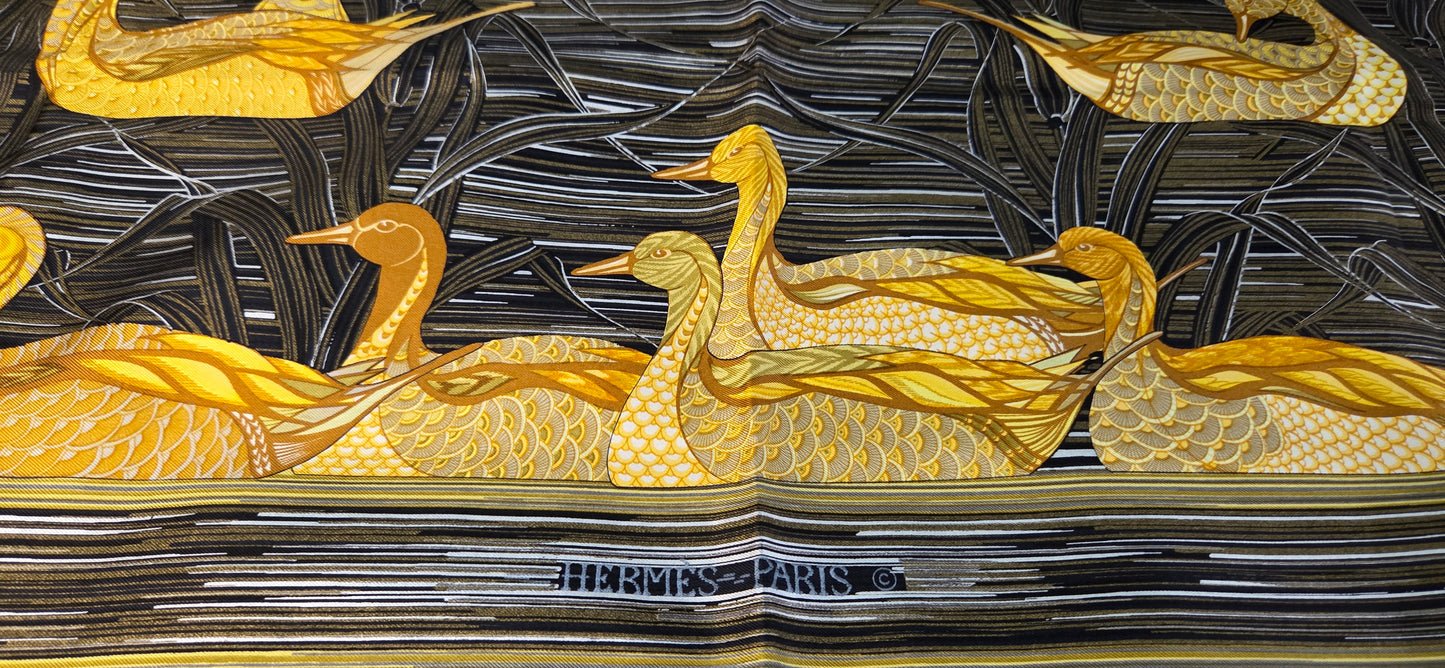 Carré Hermès en twill de soie "Mare aux Canards "