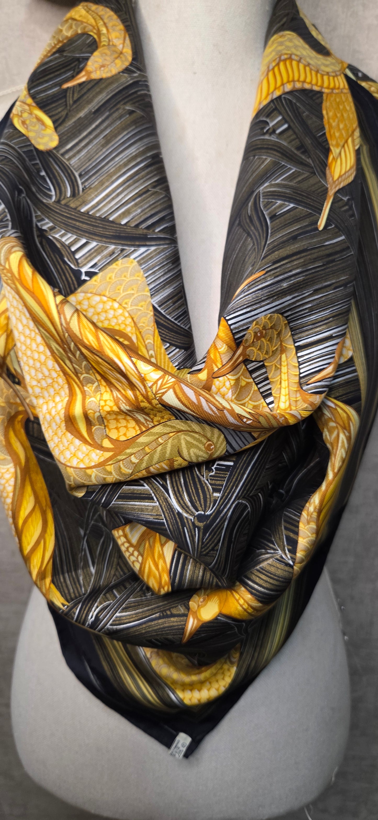 Carré Hermès en twill de soie "Mare aux Canards "