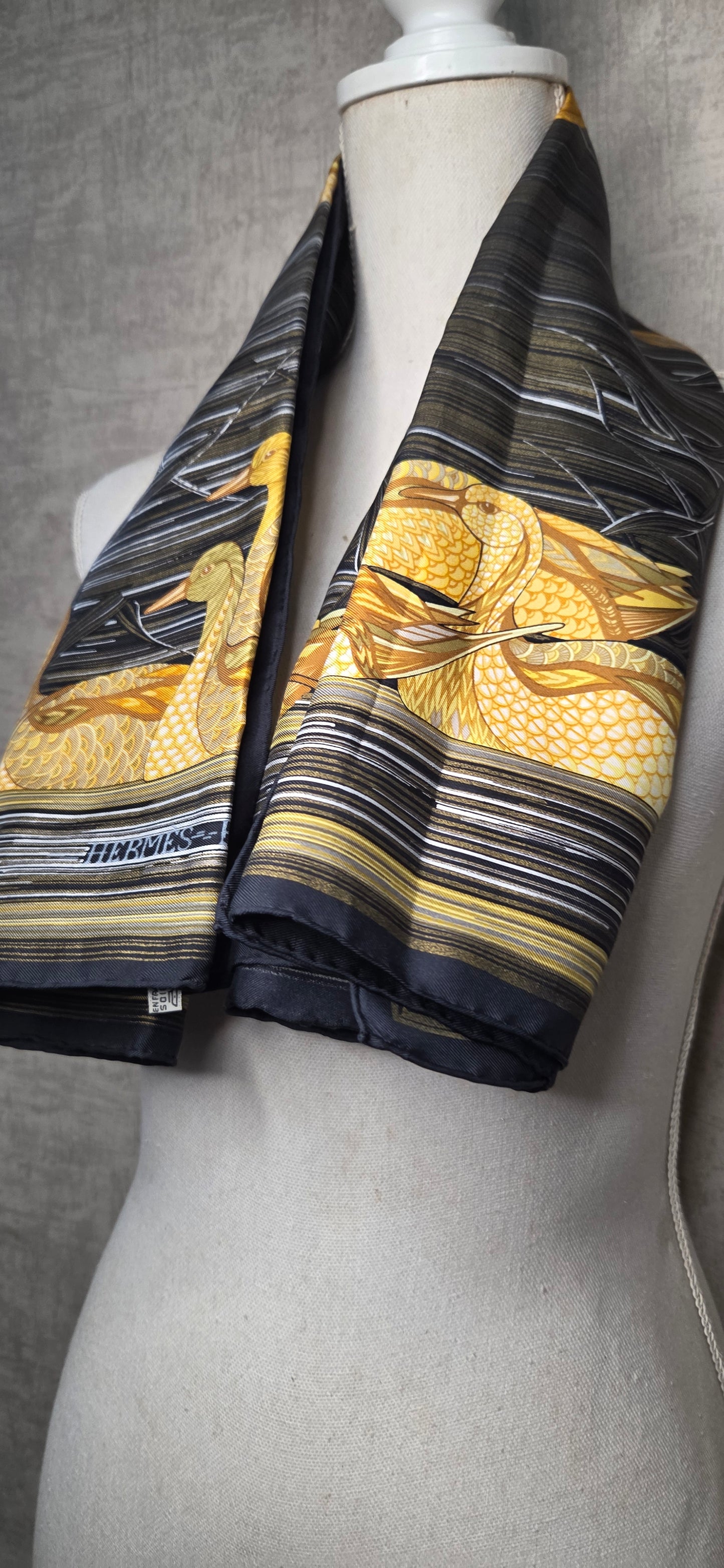 Carré Hermès en twill de soie "Mare aux Canards "