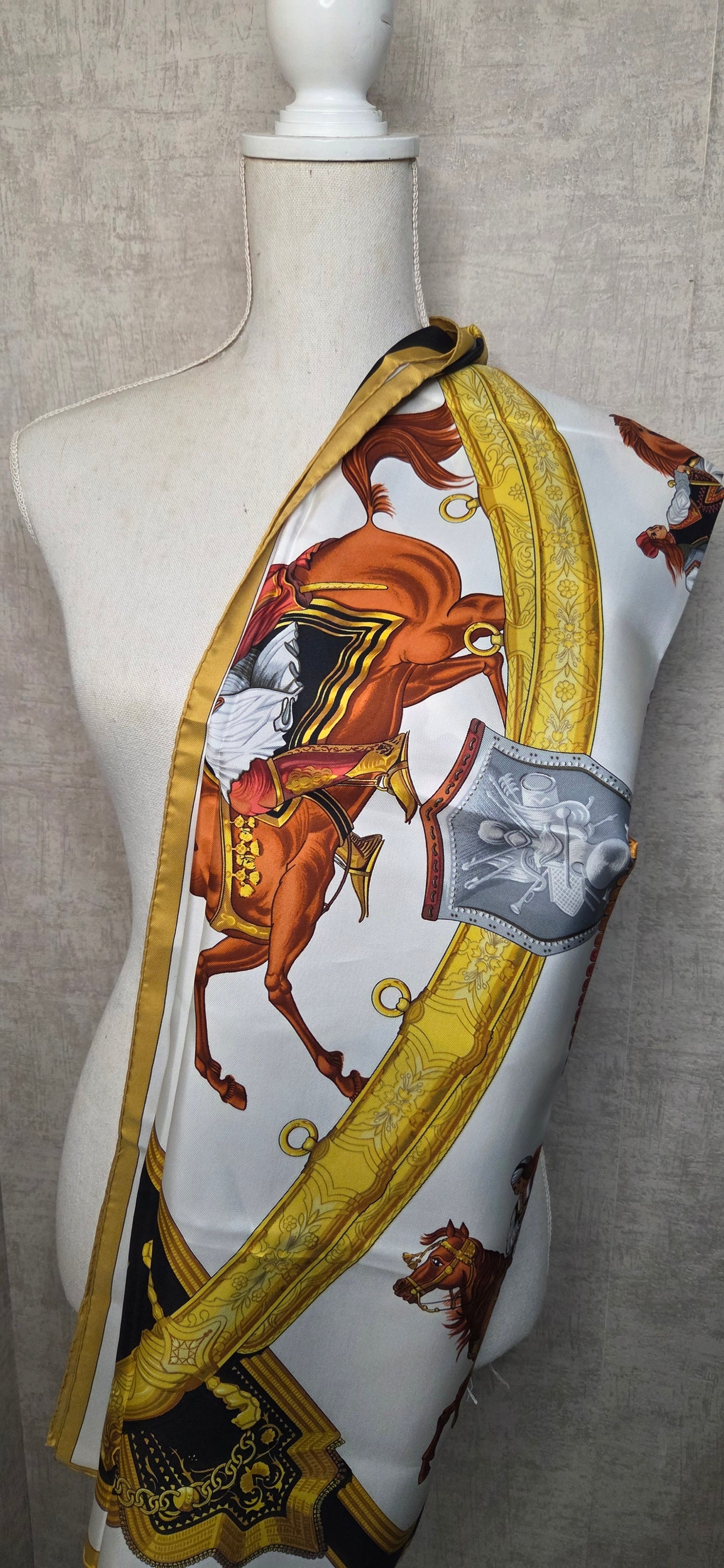 Carré Hermès en twill de soie "1821 Cavalier Ottoman"