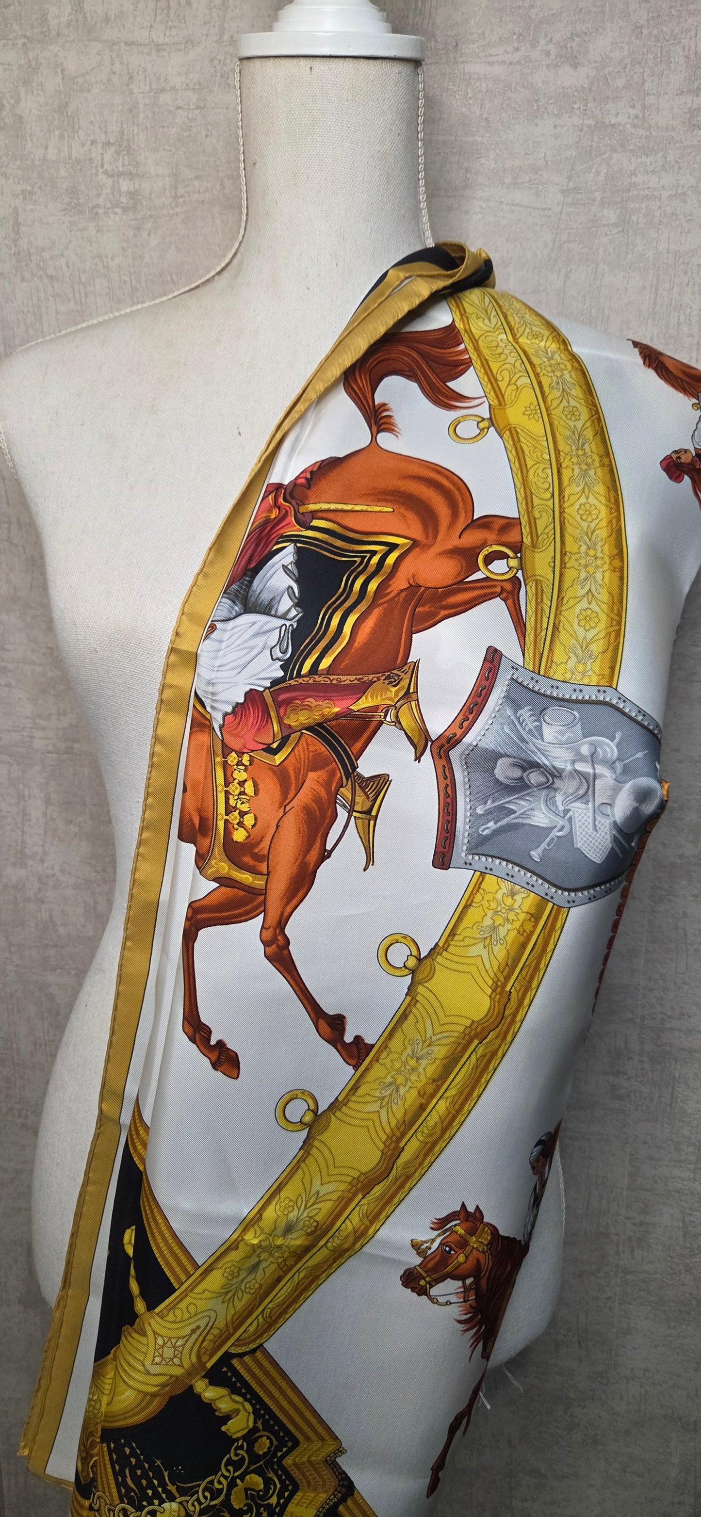 Carré Hermès en twill de soie "1821 Cavalier Ottoman"