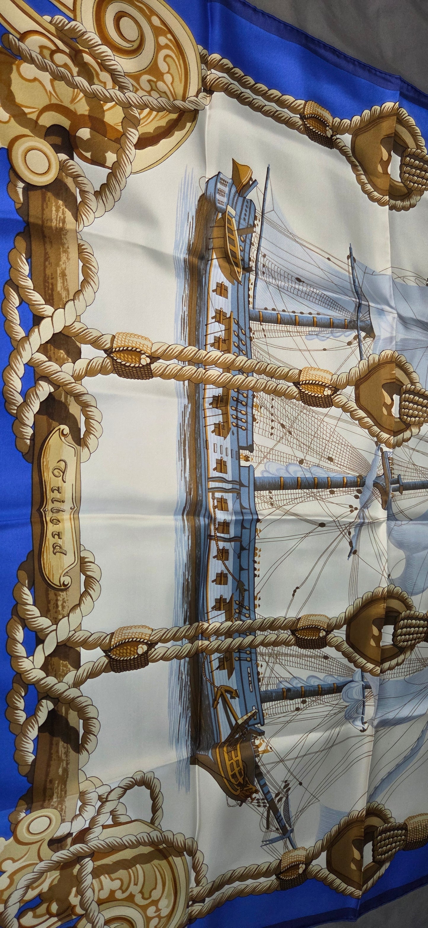 Carré Hermès en twill de soie intitulé "Tribord"