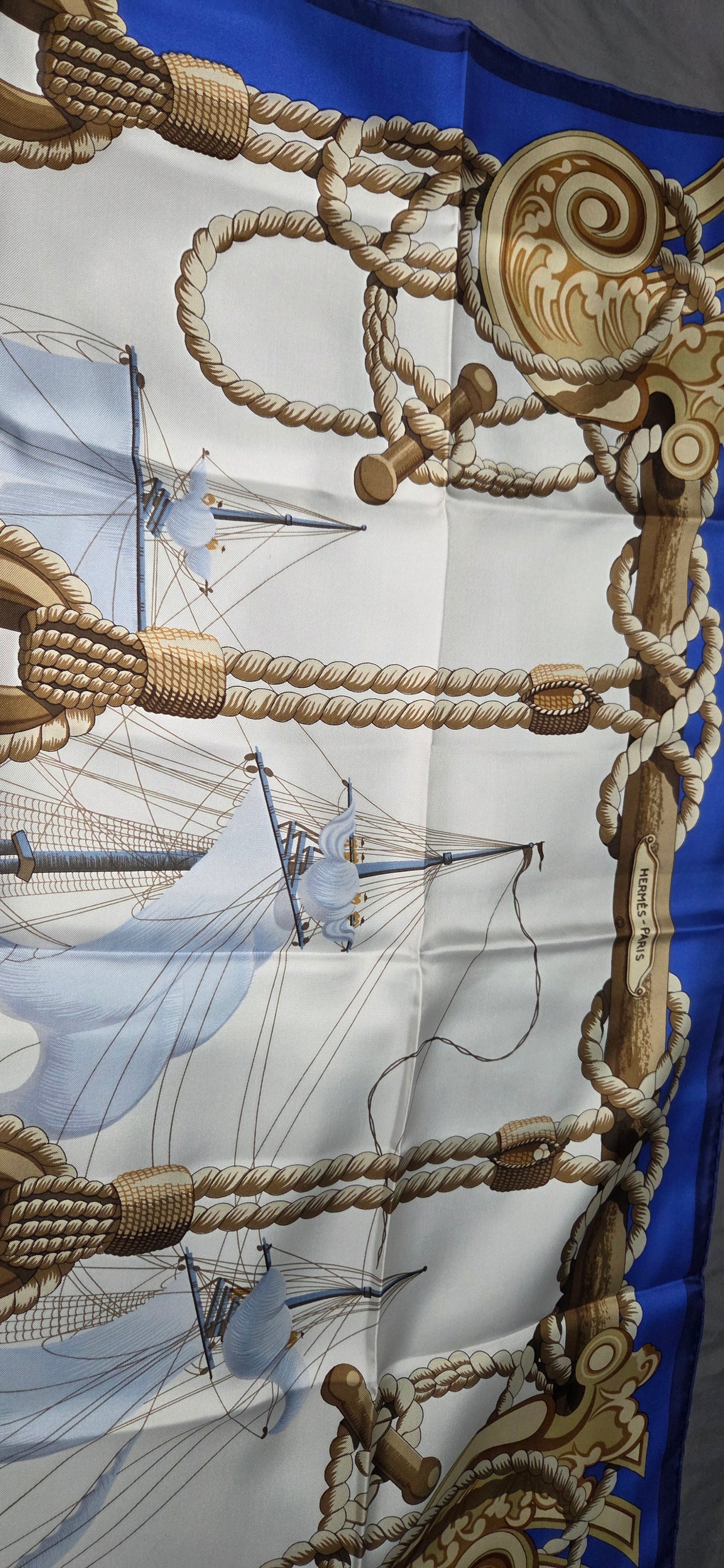 Carré Hermès en twill de soie intitulé "Tribord"