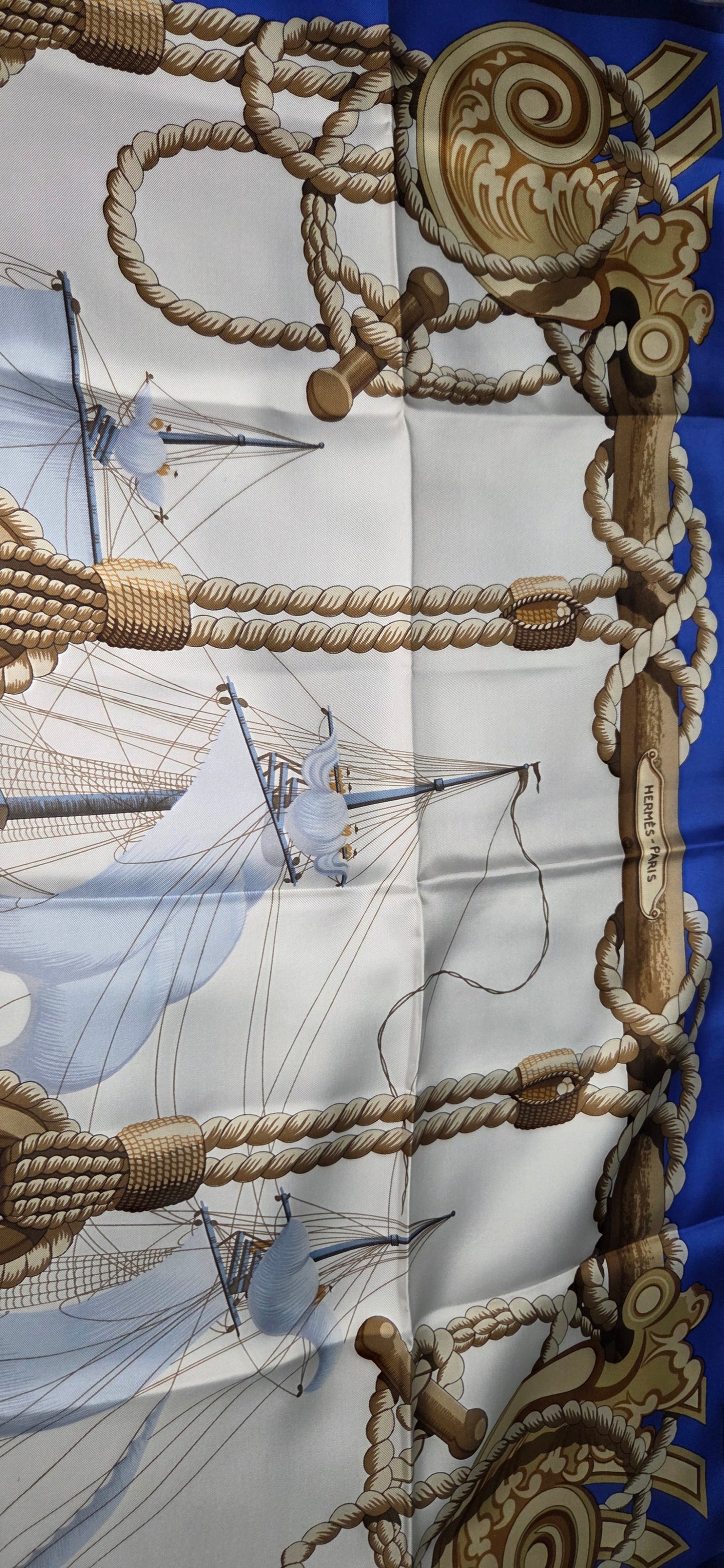 Carré Hermès en twill de soie intitulé "Tribord"