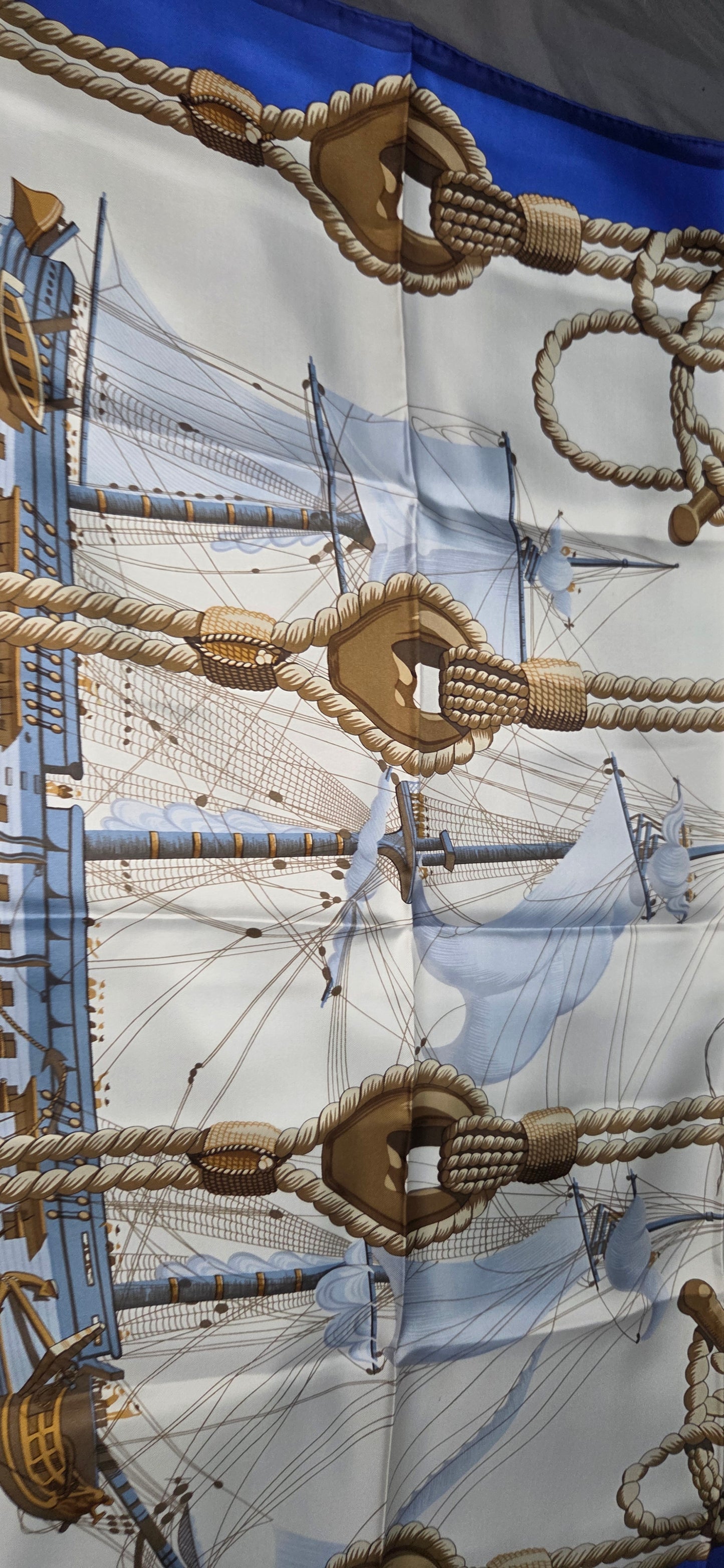 Carré Hermès en twill de soie intitulé "Tribord"