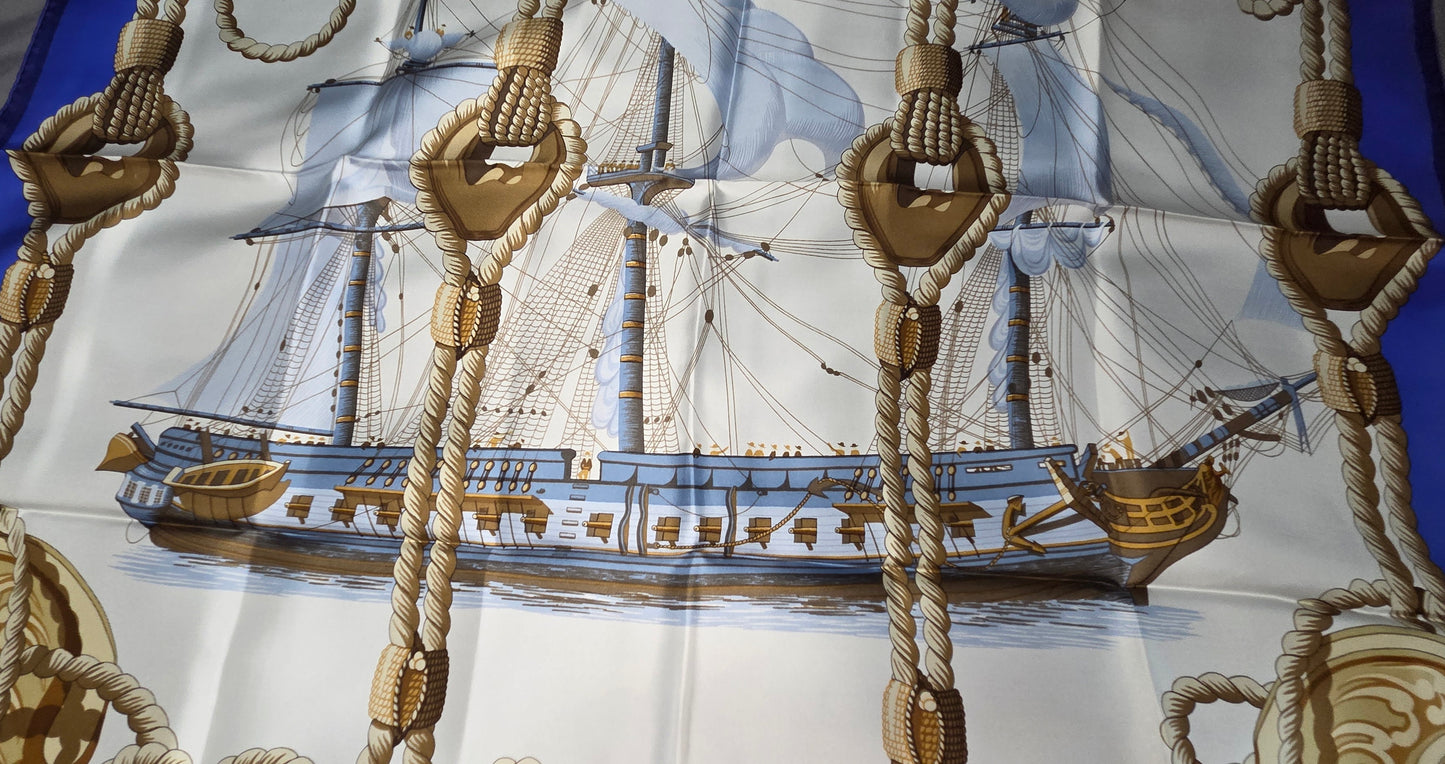 Carré Hermès en twill de soie intitulé "Tribord"