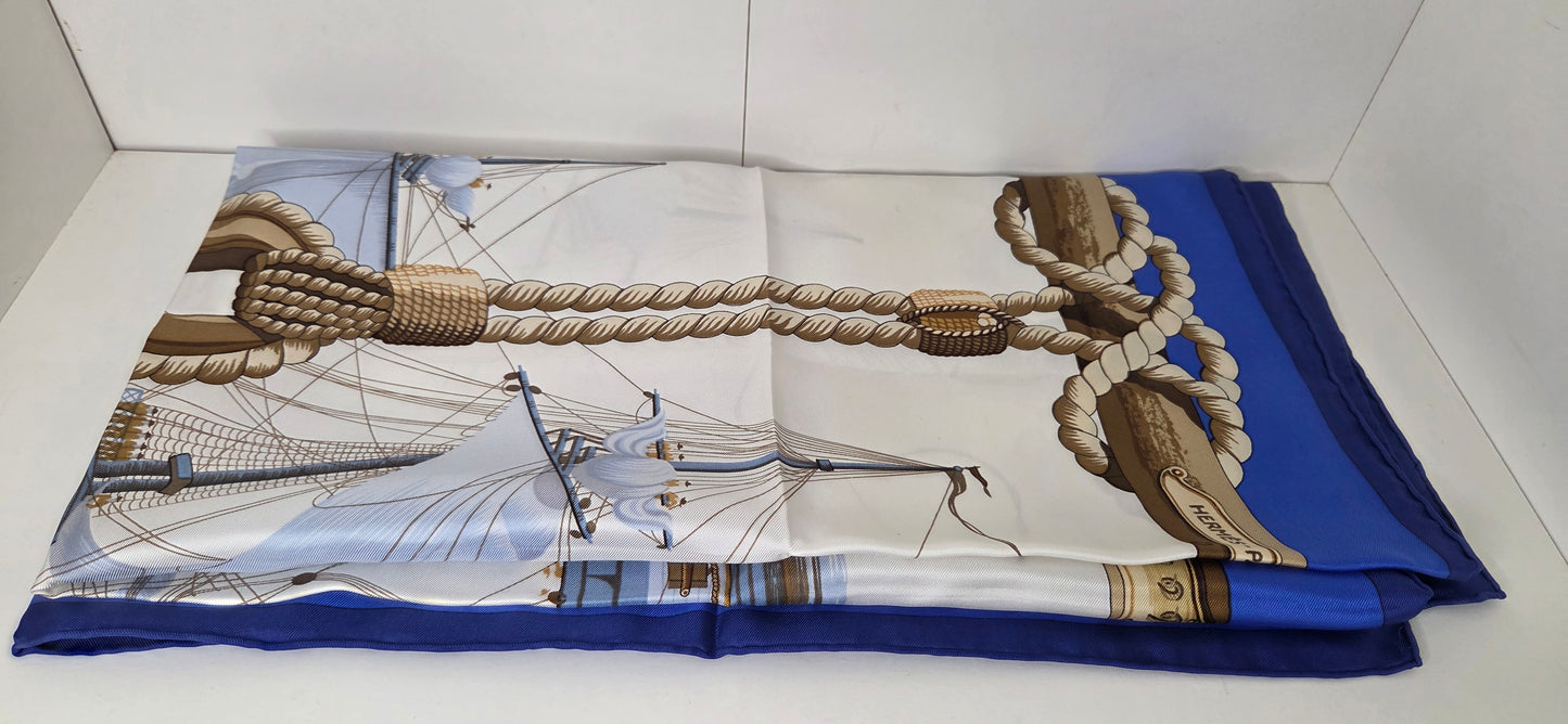 Carré Hermès en twill de soie intitulé "Tribord"
