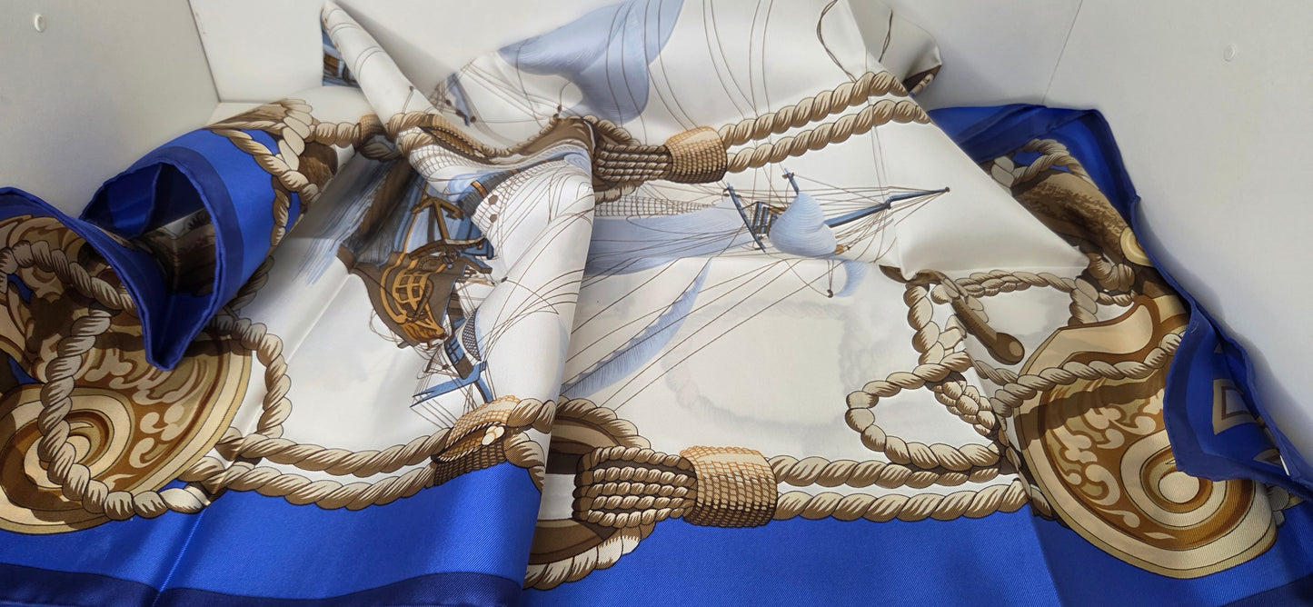 Carré Hermès en twill de soie intitulé "Tribord"