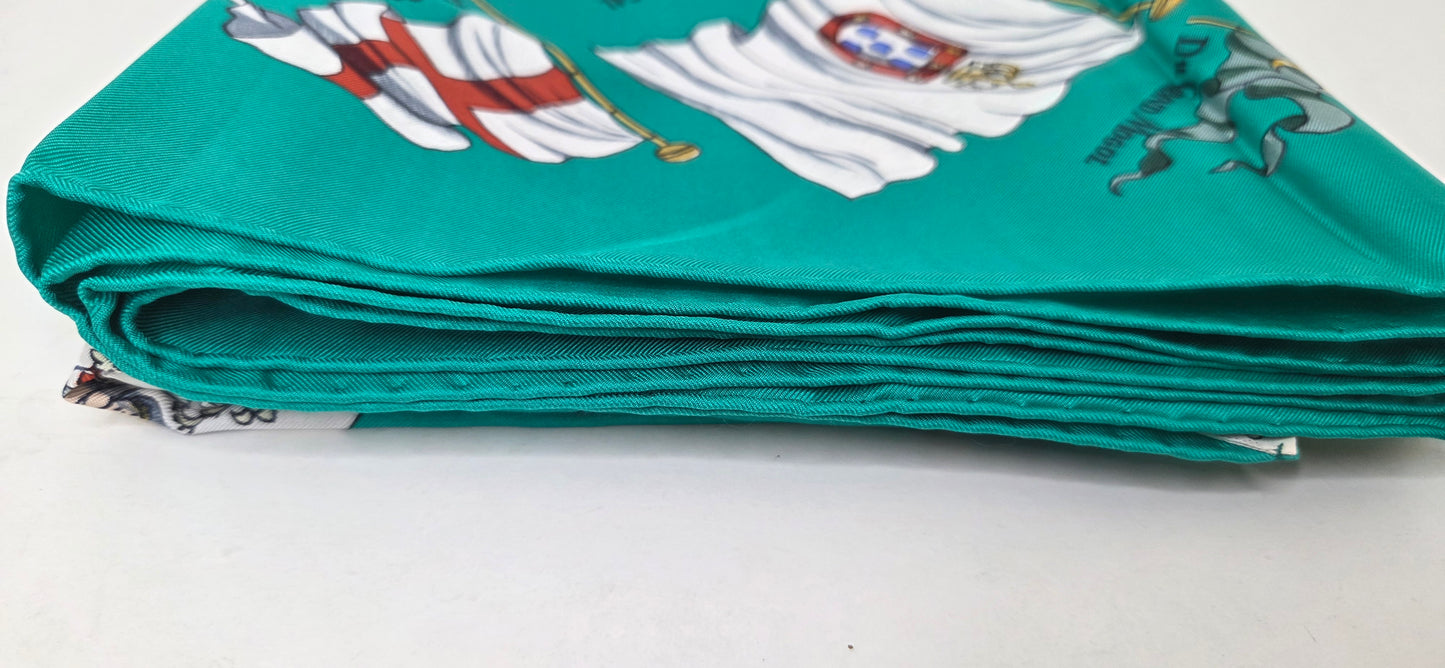 Carré Hermès en twill de soie intitulé "Pavois"