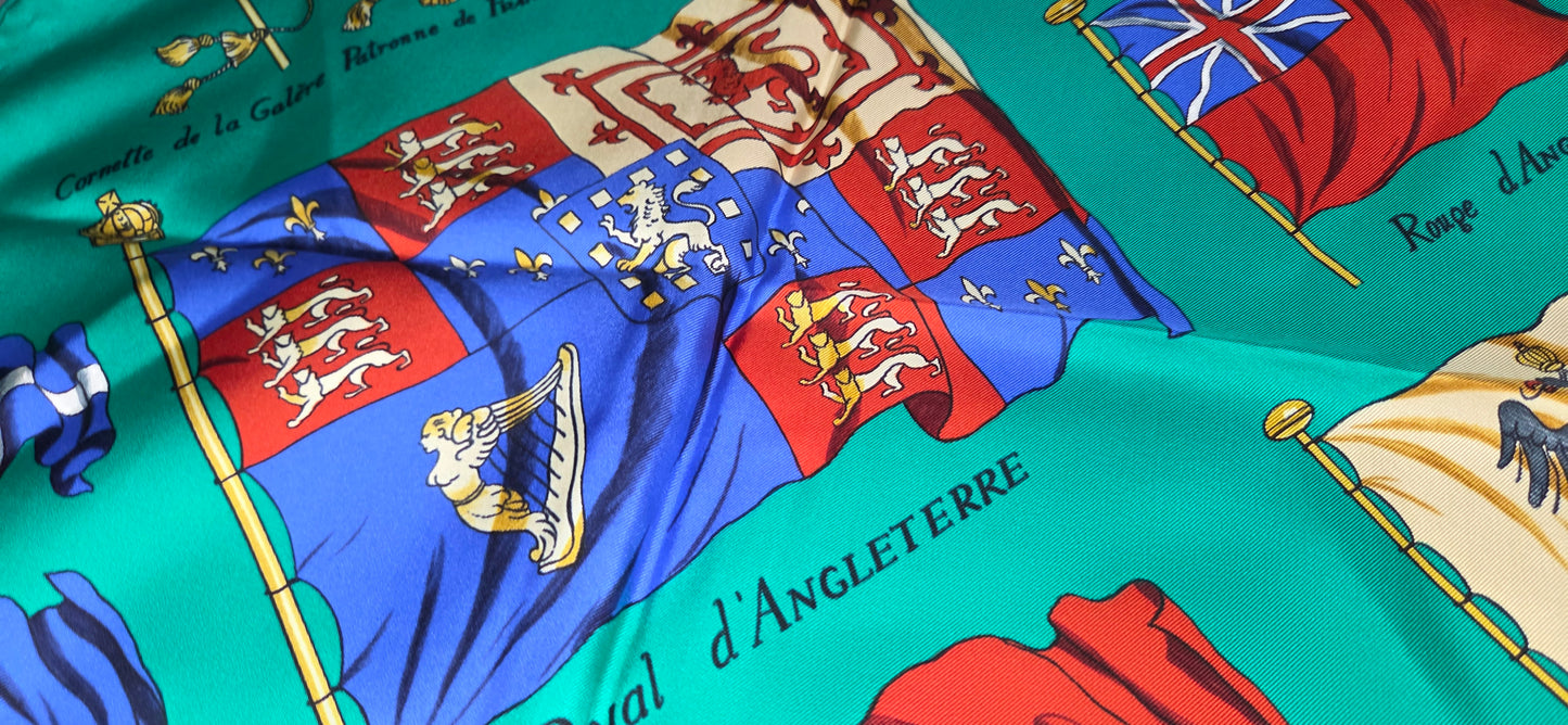 Carré Hermès en twill de soie intitulé "Pavois"