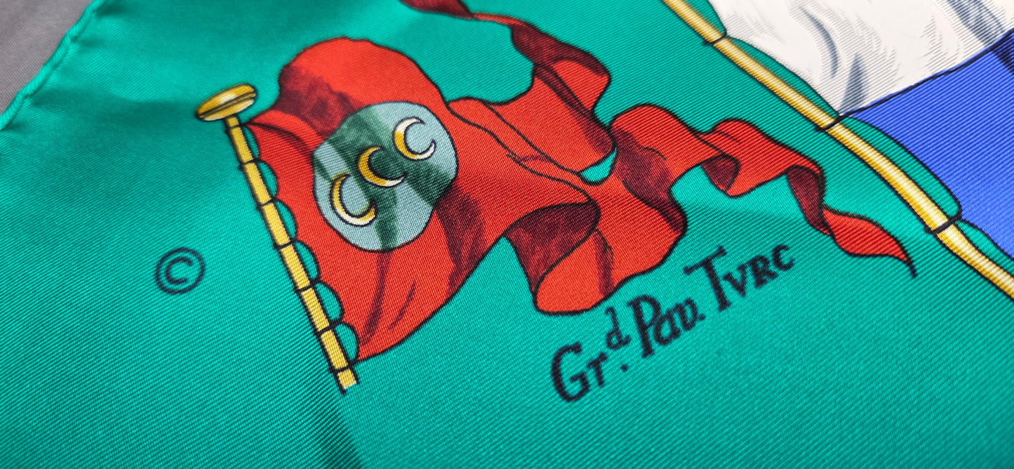 Carré Hermès en twill de soie intitulé "Pavois"